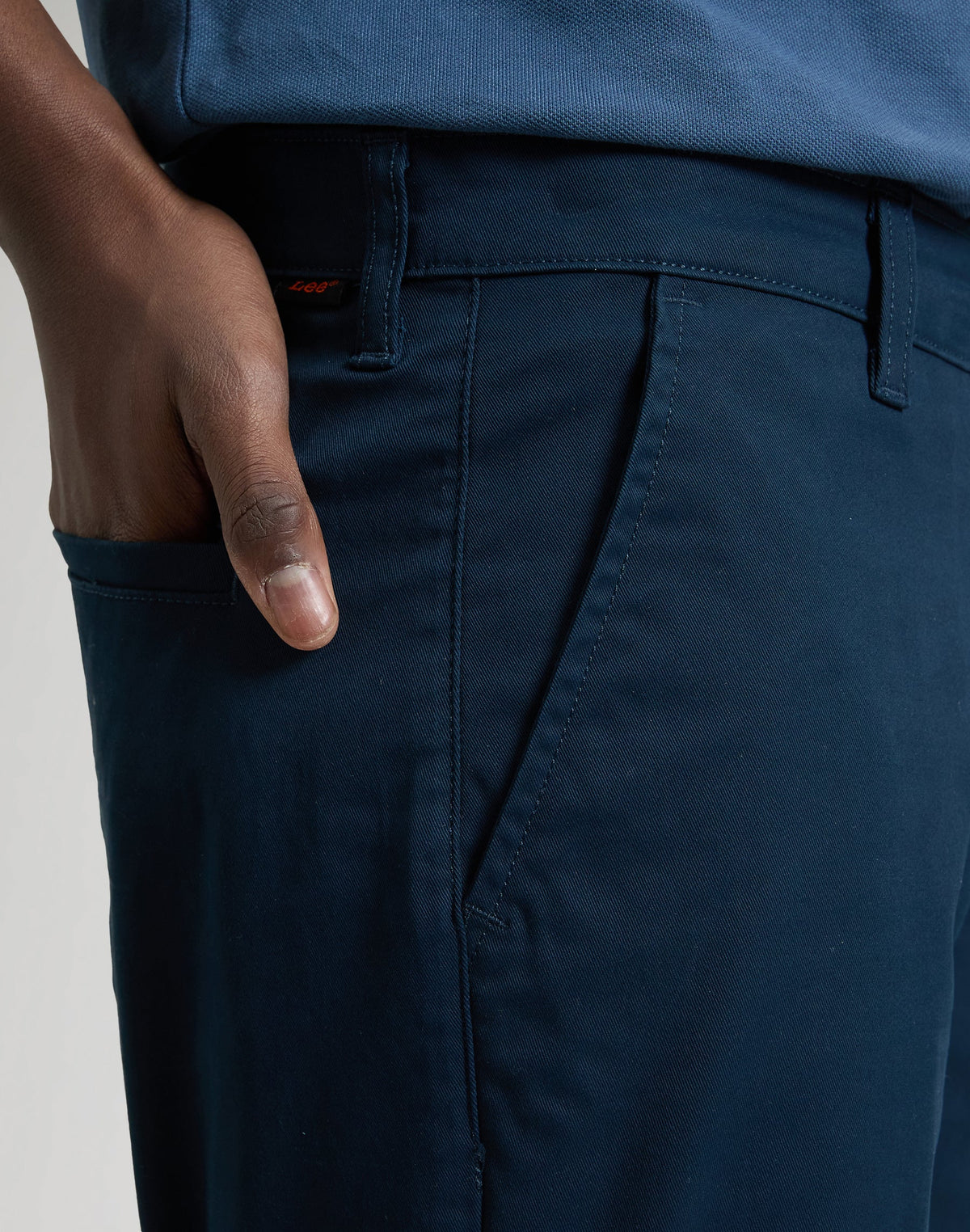 Regular Chino Short in Rivet Navy