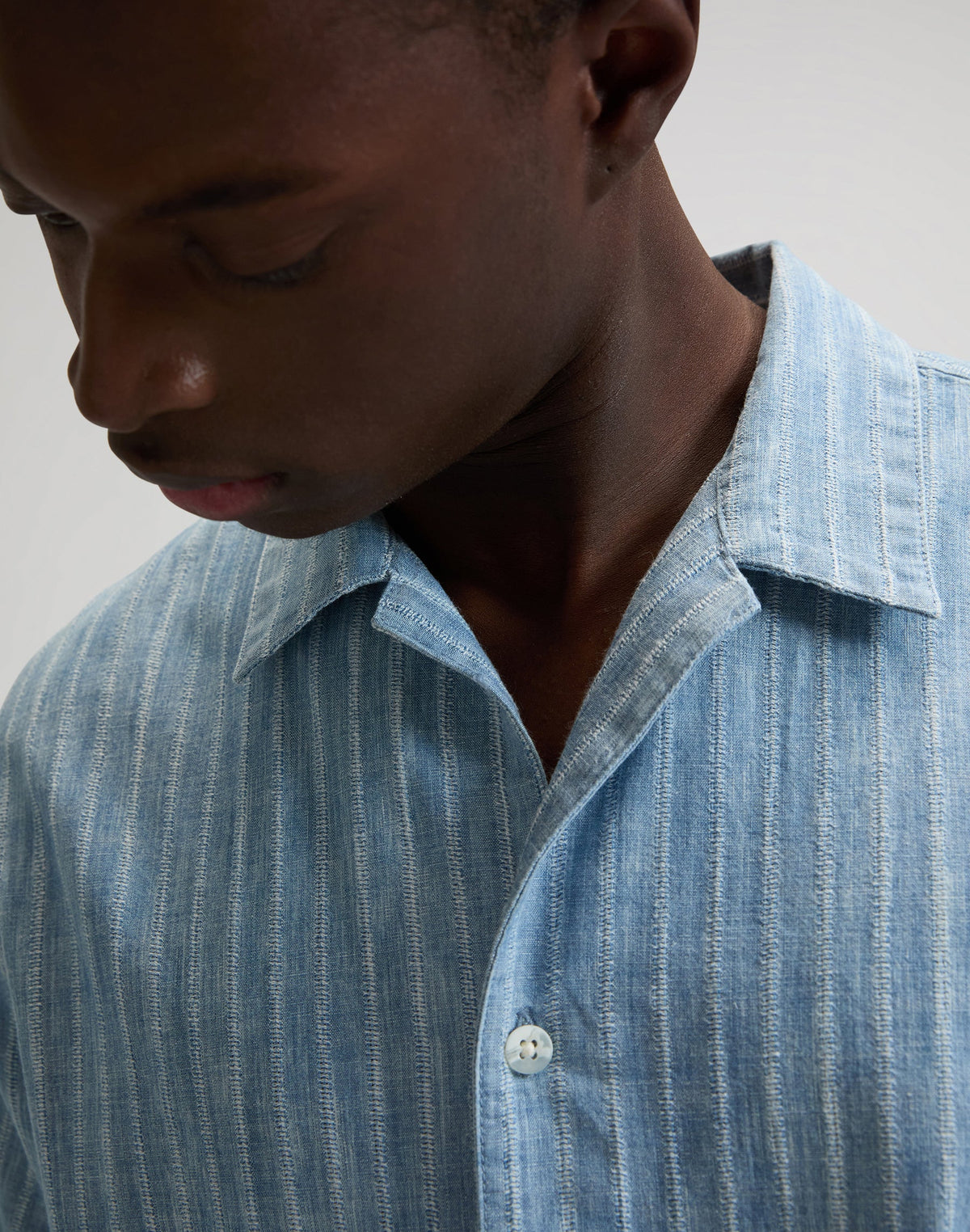 Novelty Resort Shirt in Mid Wash