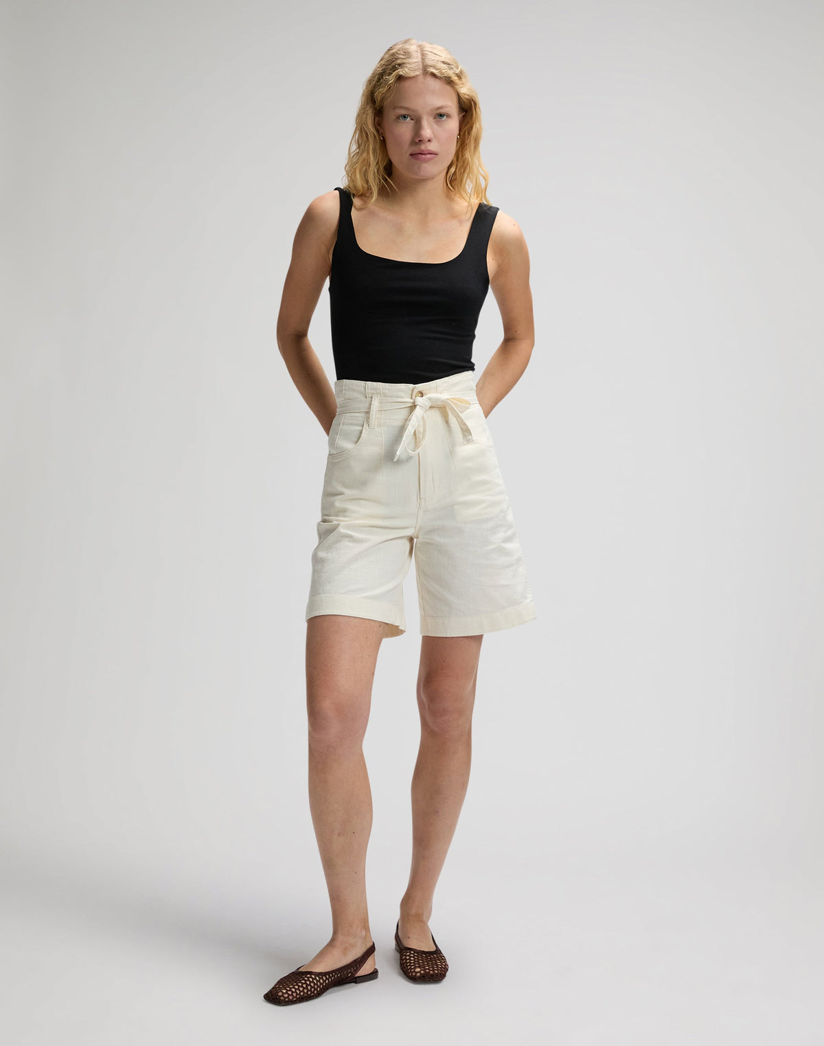 Pleated Bermuda in Natural