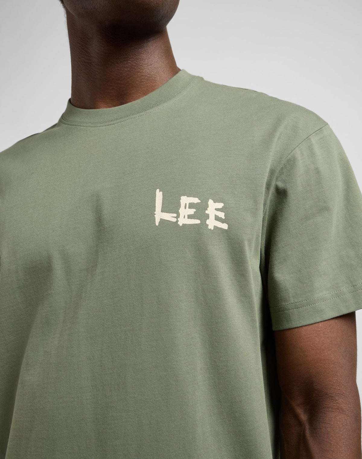 Elevated Ess Logo Tee in Olive Stone - LEE Schweiz