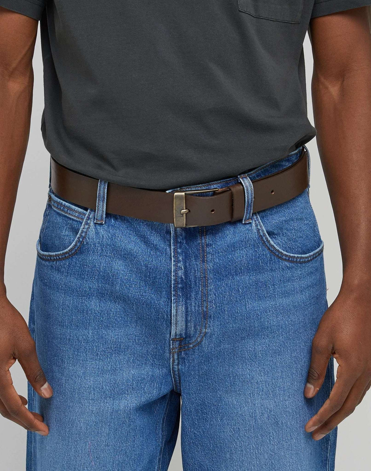 Leather Belt Logo Buckle in Dark Brown - LEE Schweiz