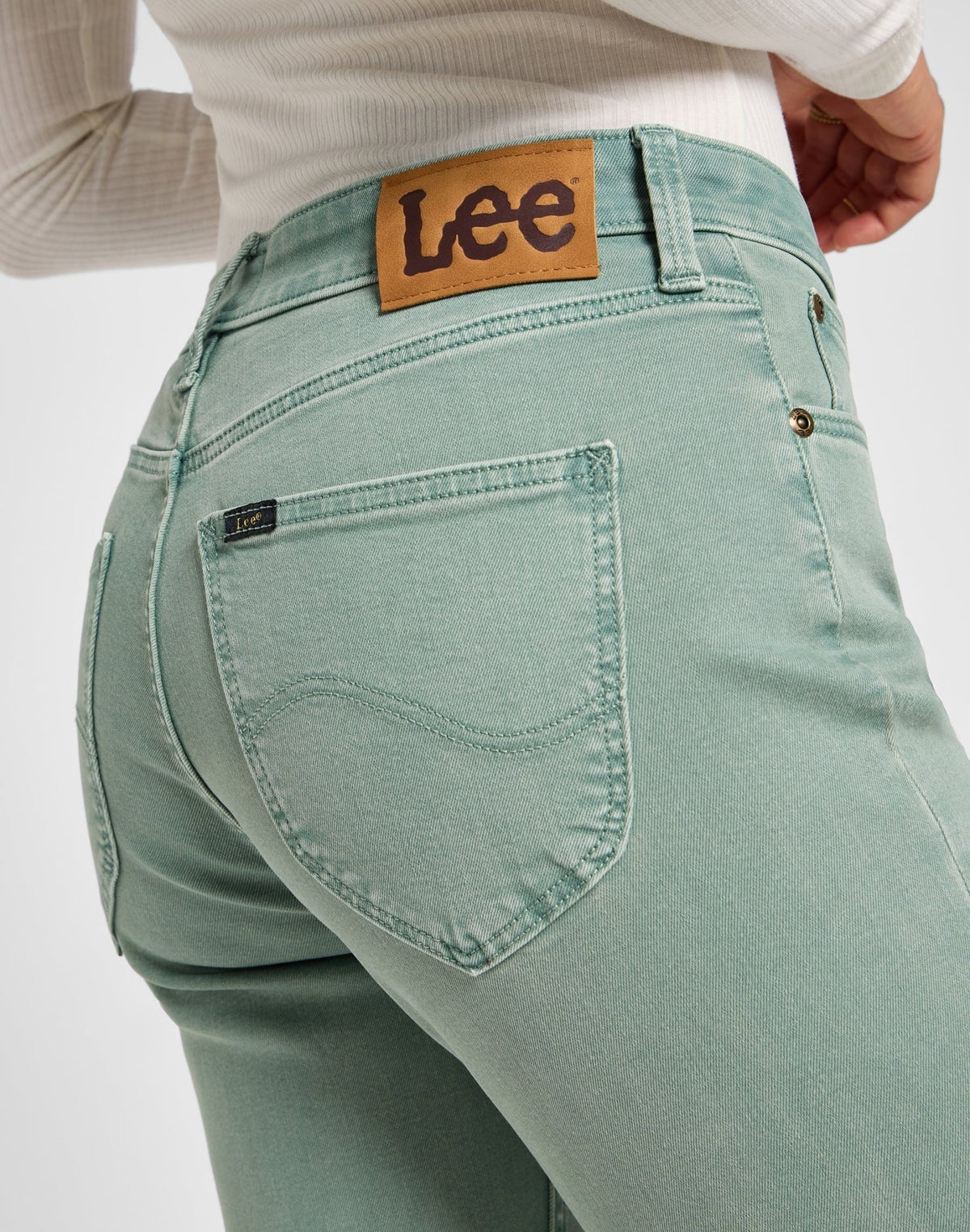 Marion Straight in Muted Sage - LEE Schweiz