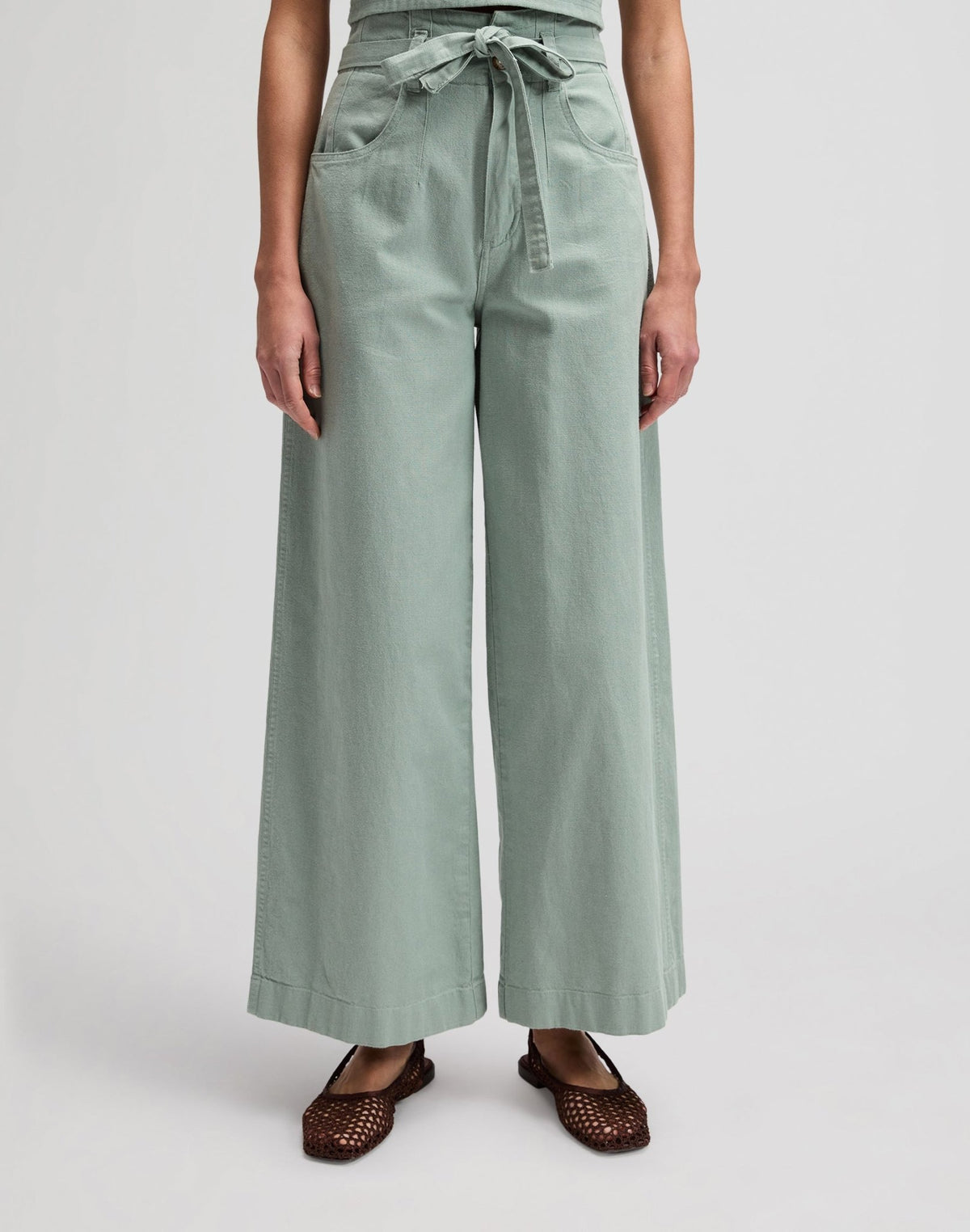 Pleated Trouser in Desert Sage - LEE Schweiz