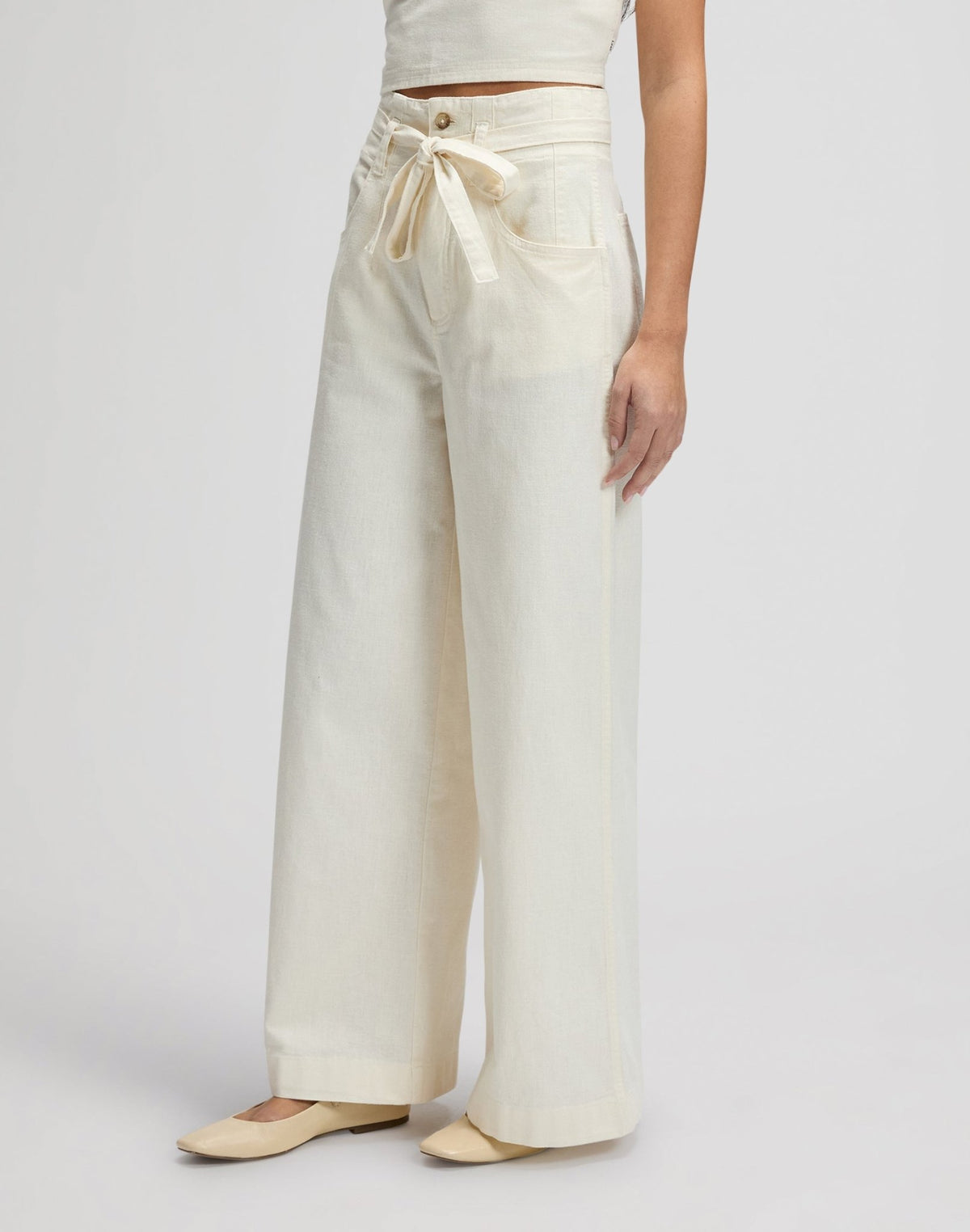Pleated Trouser in Natural - LEE Schweiz