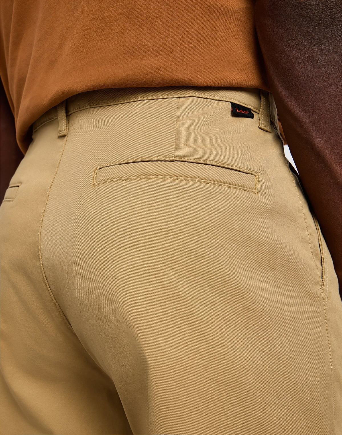 Relaxed Chino Leesures in Clay - LEE Schweiz