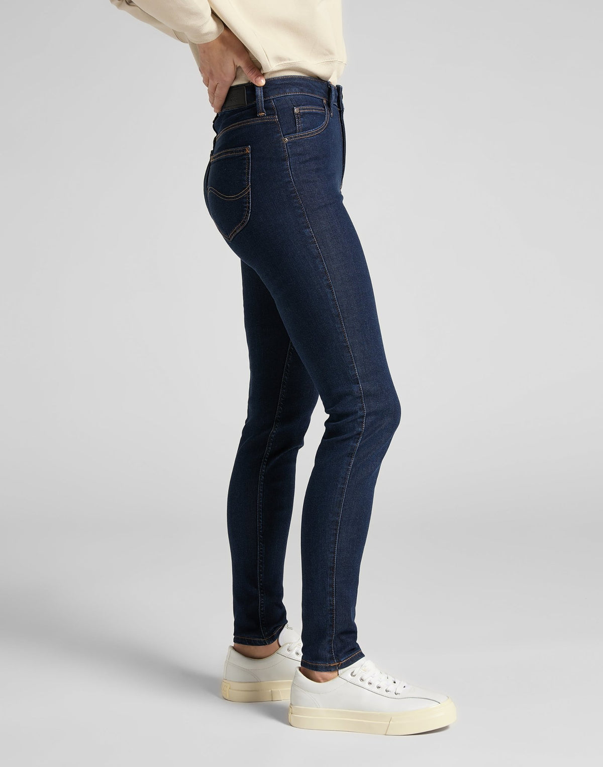 Scarlett High in Tonal Stonewash - LEE Schweiz