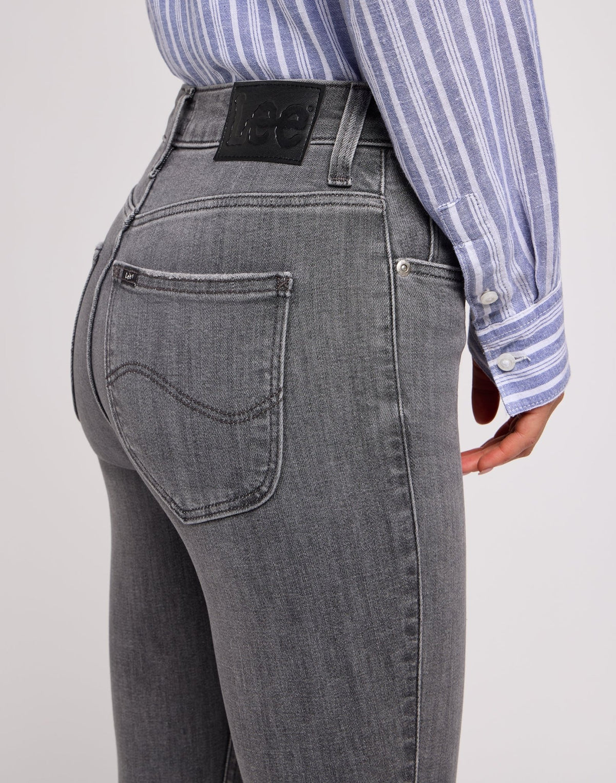 Scarlett High Zip in Ash Stone - LEE Schweiz