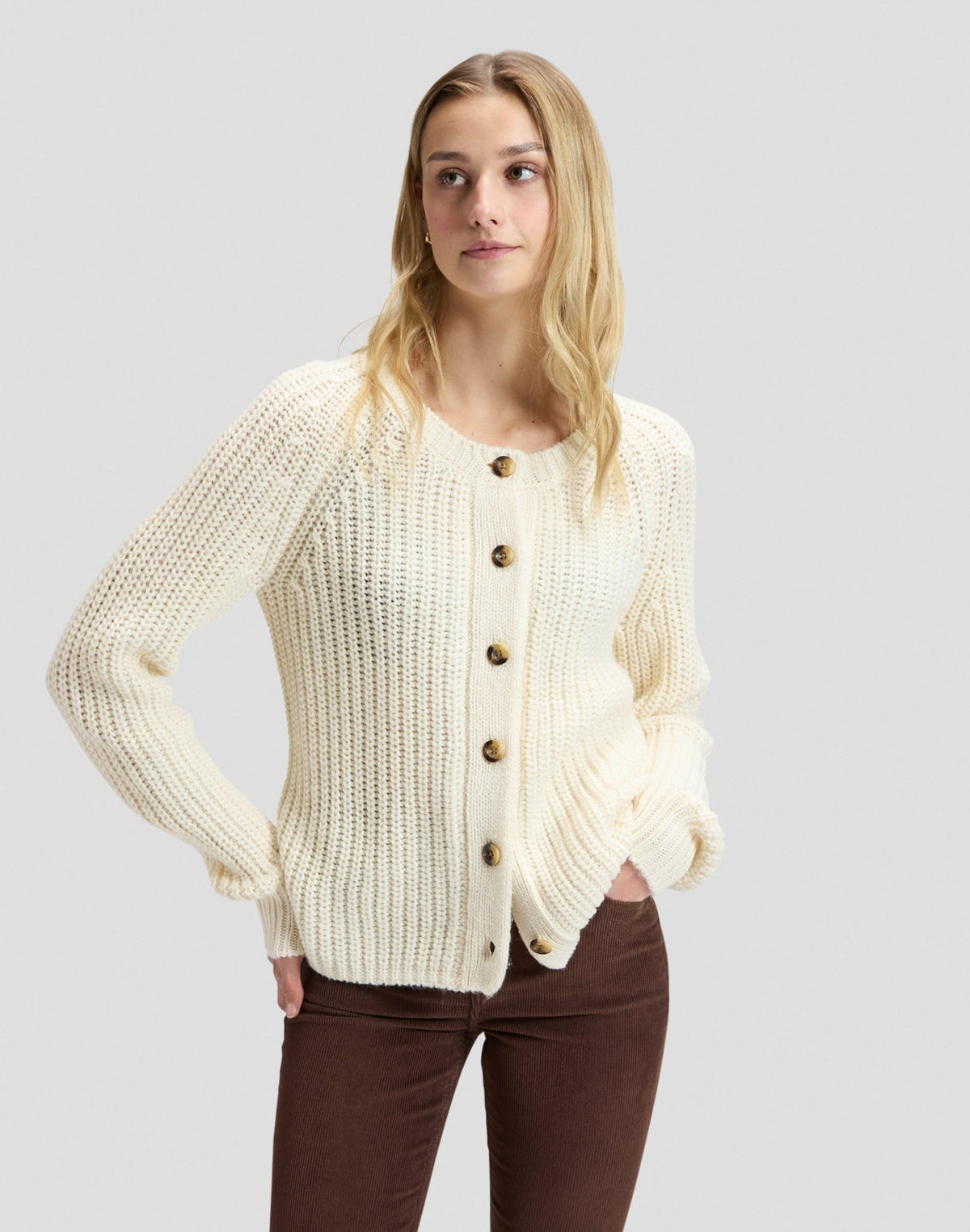 Strickjacke Chunky in Ecru - LEE Schweiz