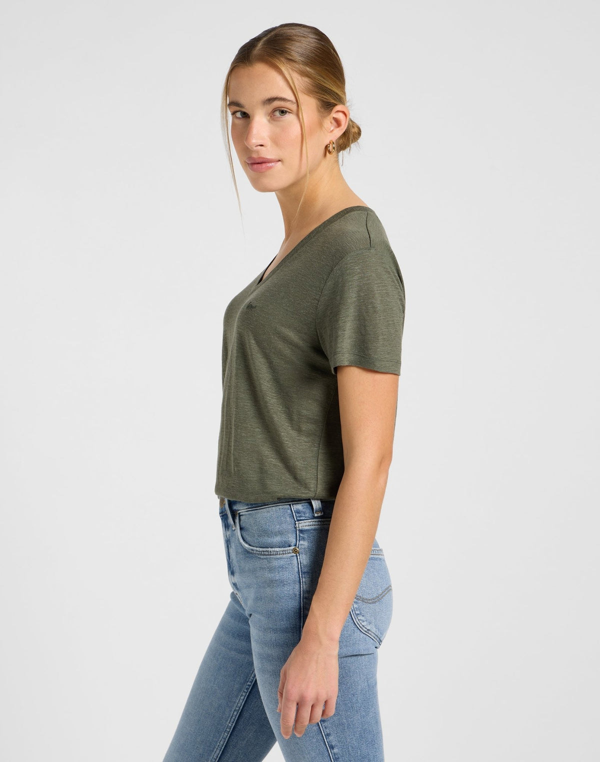V Neck Tee in Oak Moss - LEE Schweiz