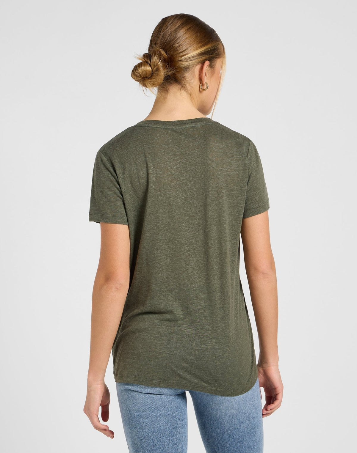V Neck Tee in Oak Moss - LEE Schweiz