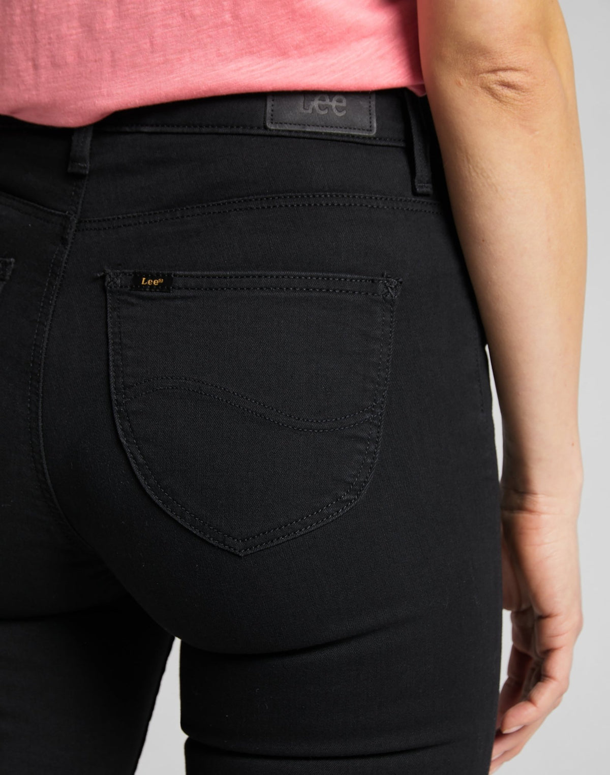 Scarlett High in Black Rinse - LEE Schweiz