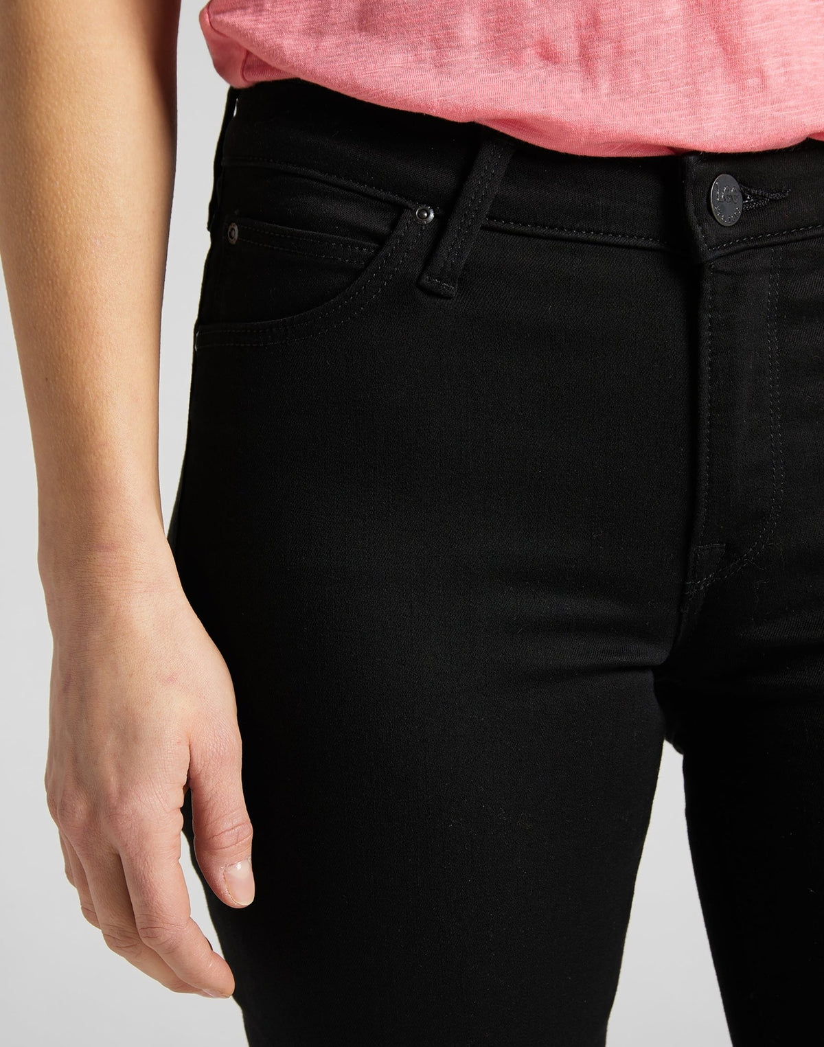 Scarlett in Black Rinse - LEE Schweiz