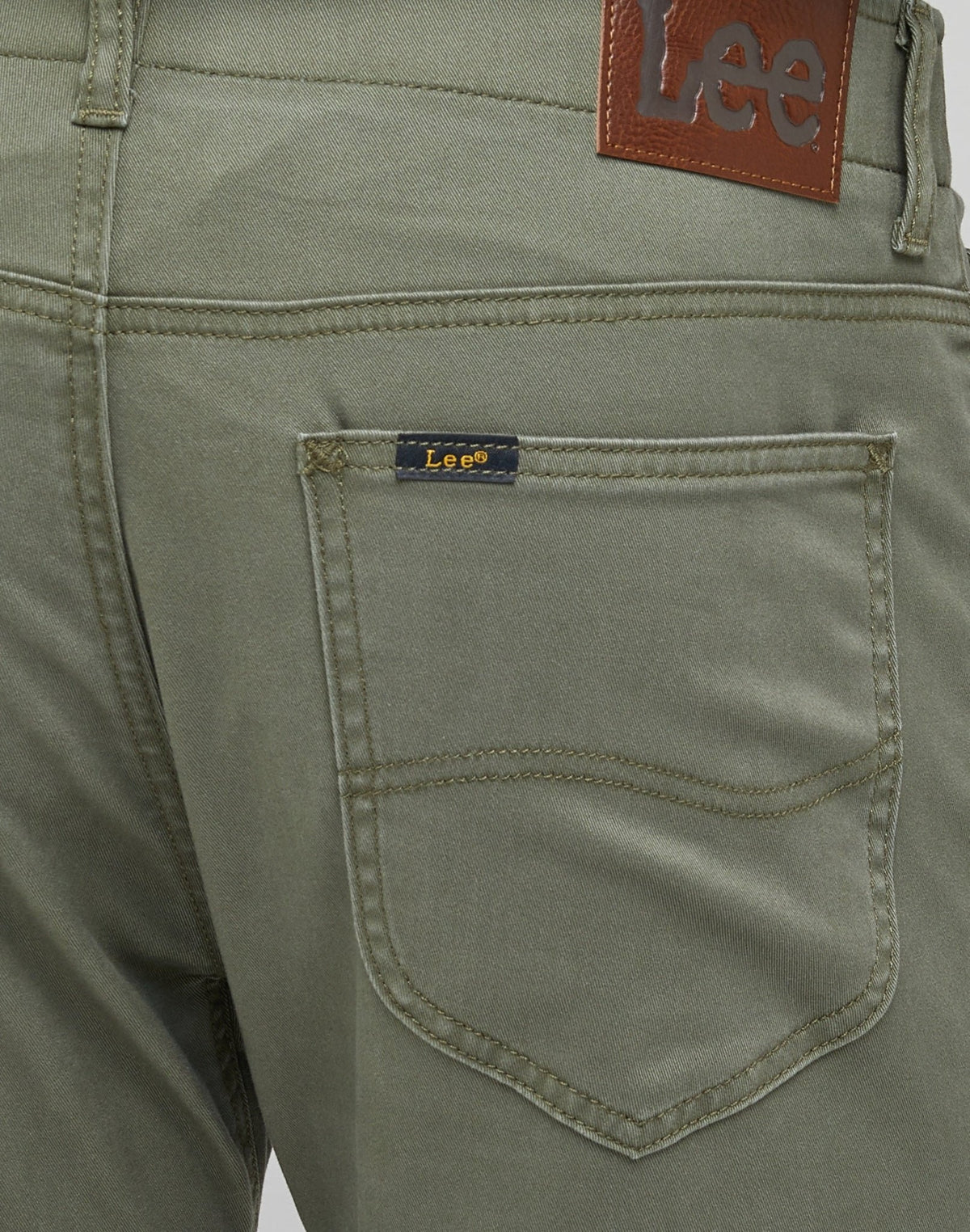 Slim Fit MVP in Muted Olive - LEE Schweiz