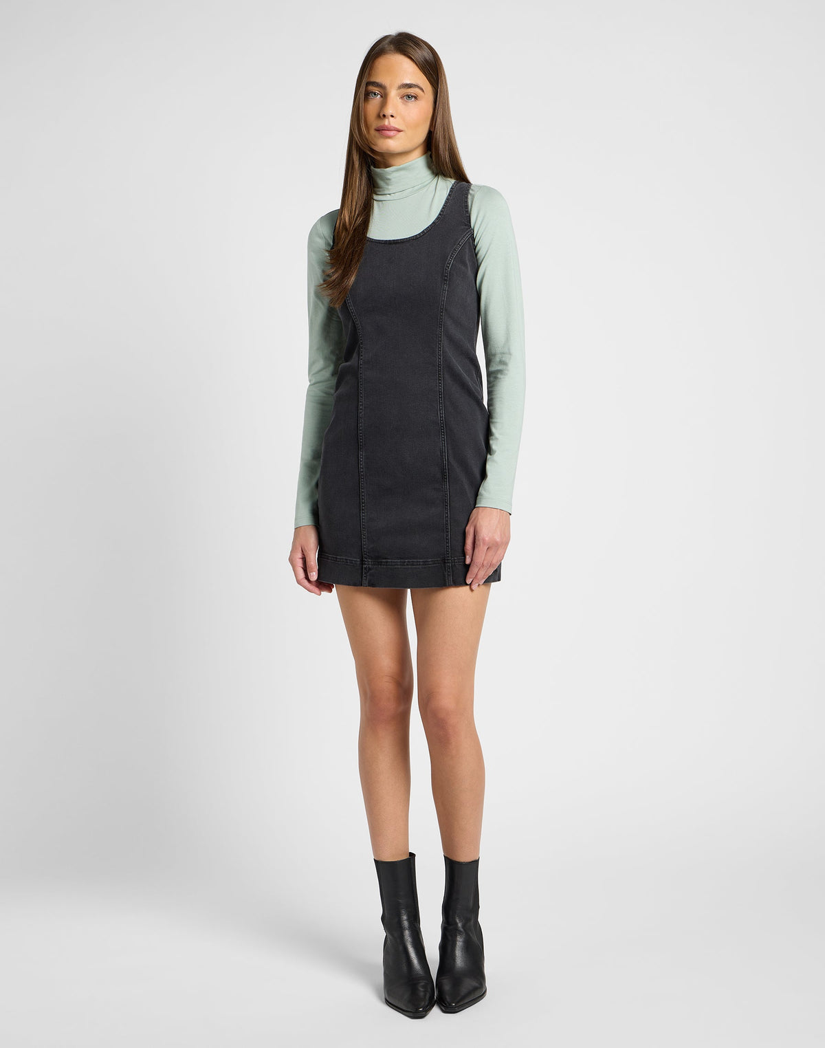 Foreverfit Dress in Black Avery