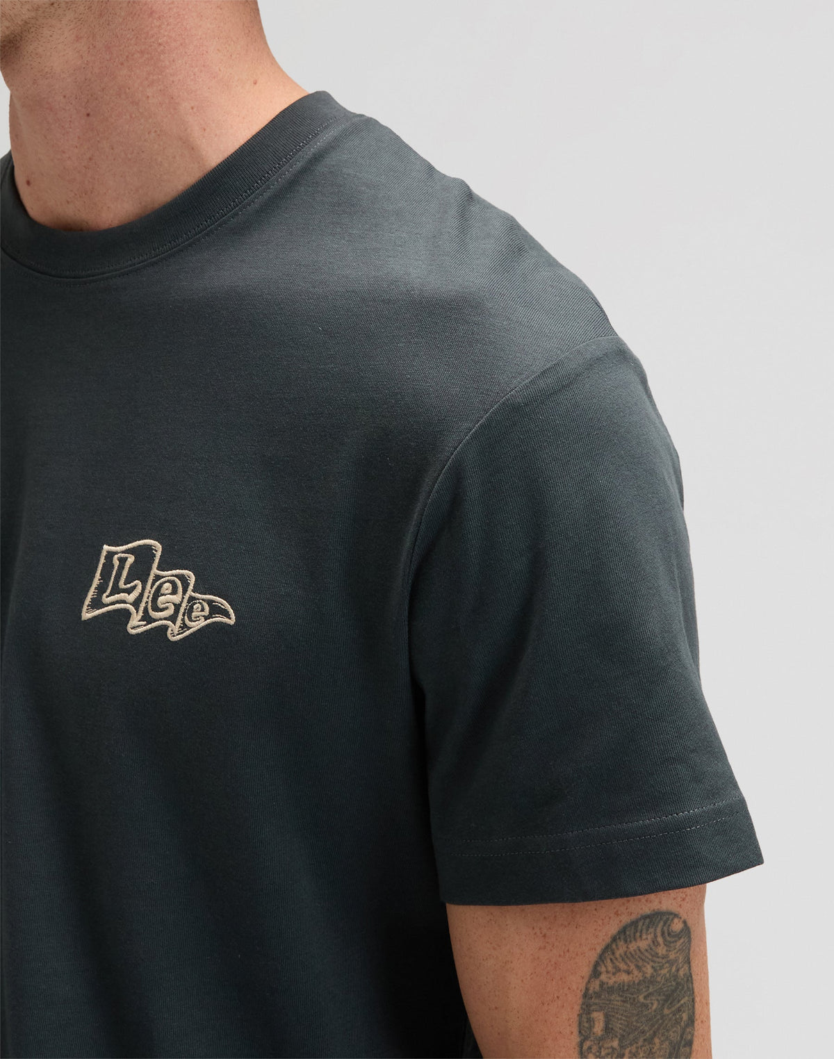 Lee Flag Tee in Washed Black