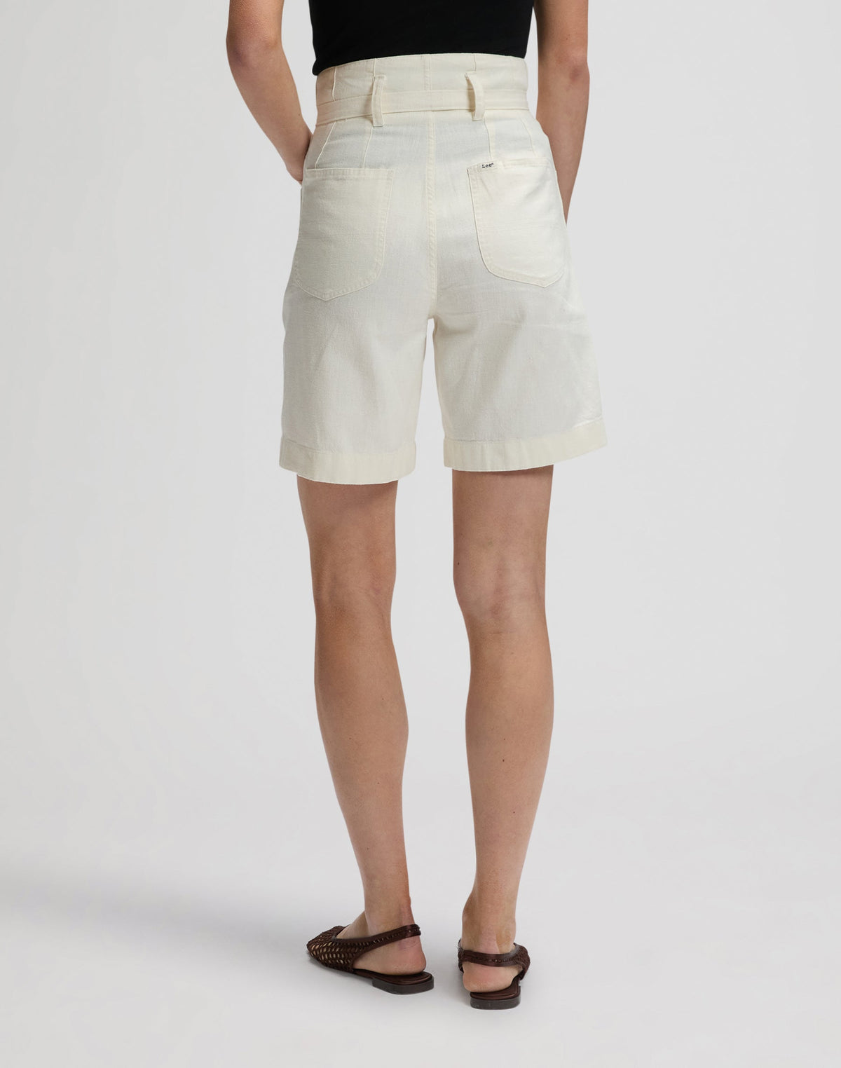 Pleated Bermuda in Natural