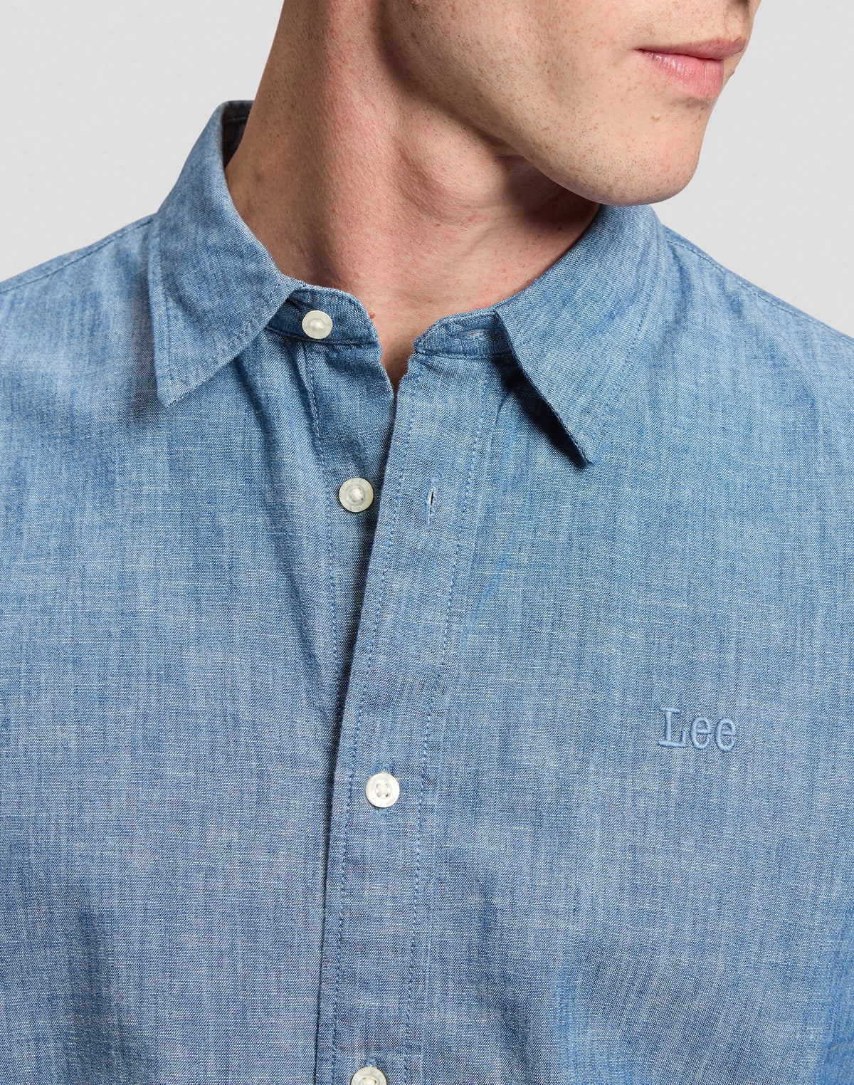 Hemd Lee in Mid Chambray