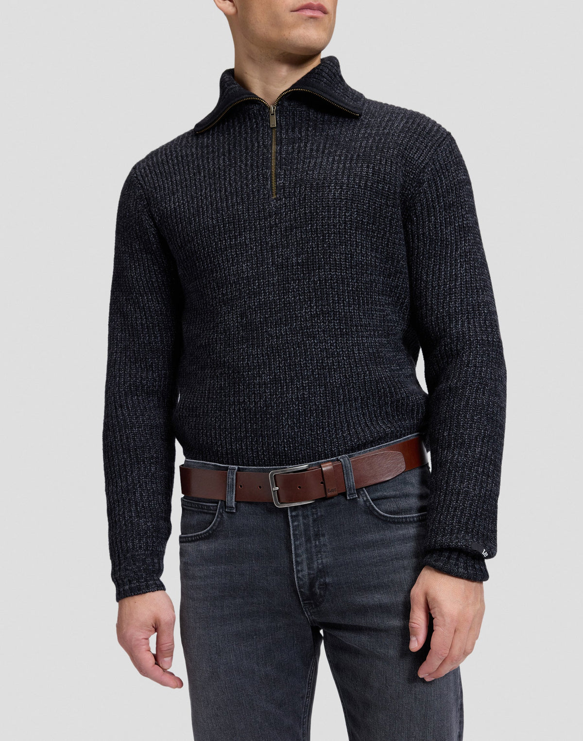 Gürtel Embossed Logo in Dark Brown