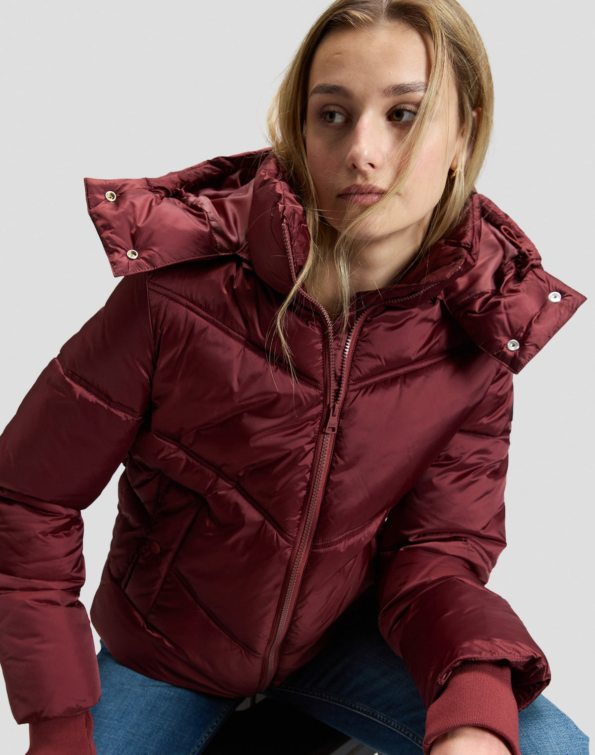 Winterjacke Short Hooded Puffer in Port