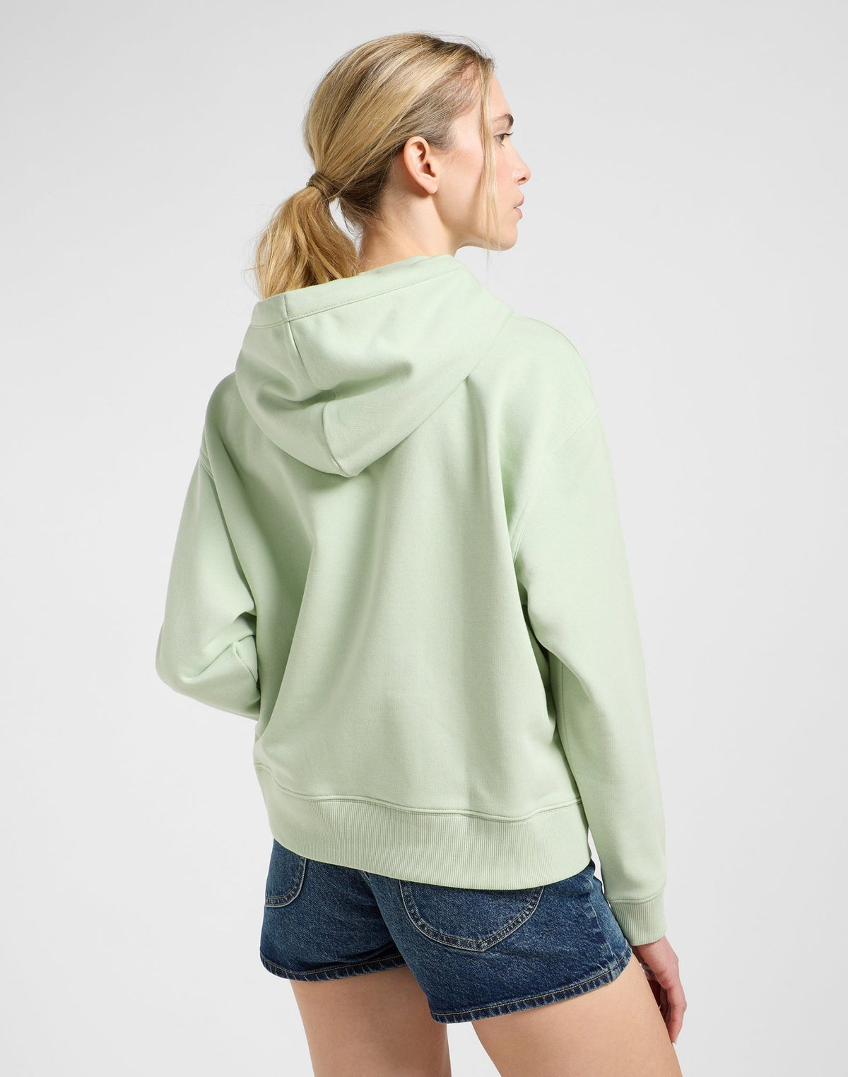 Essential Hoodie in Soft Sage - LEE Schweiz