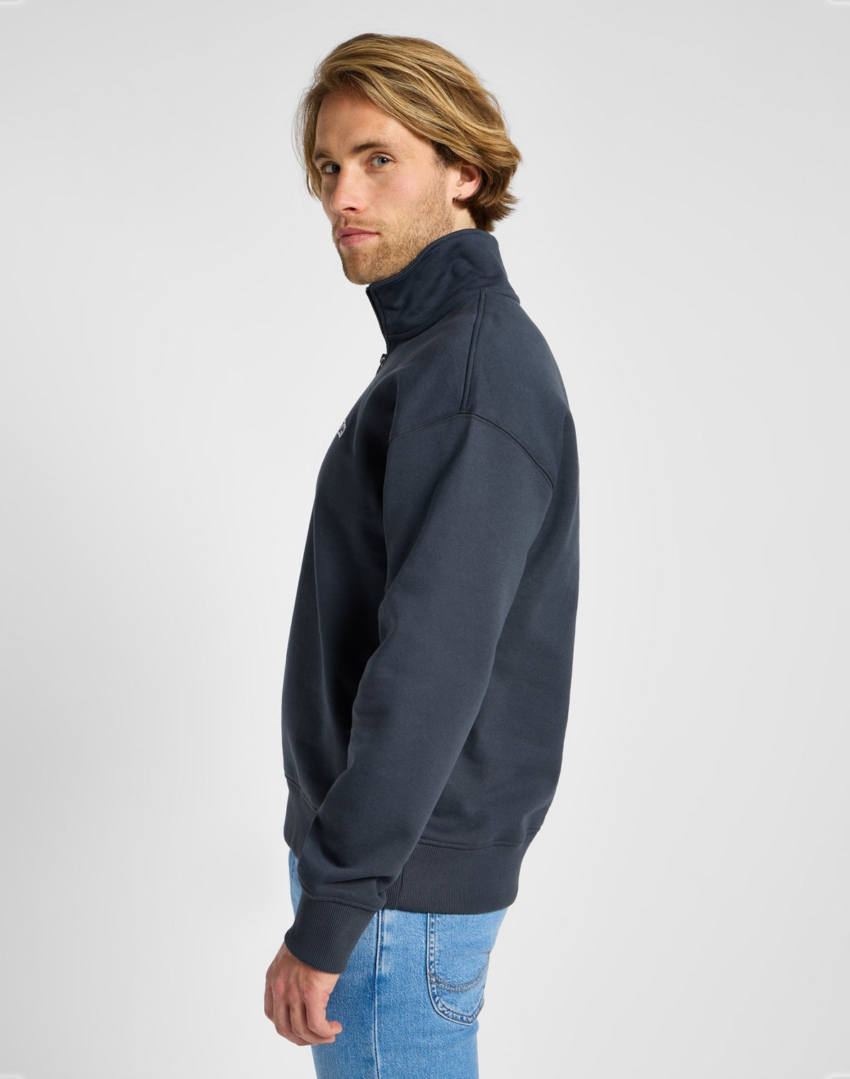 Half Zip Sweater in Dark Muted Gray - LEE Schweiz