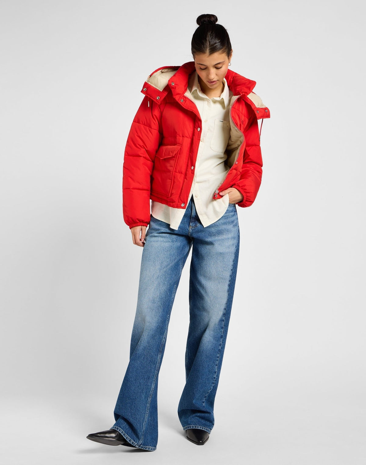 Hooded Short Puffer in True Red - LEE Schweiz