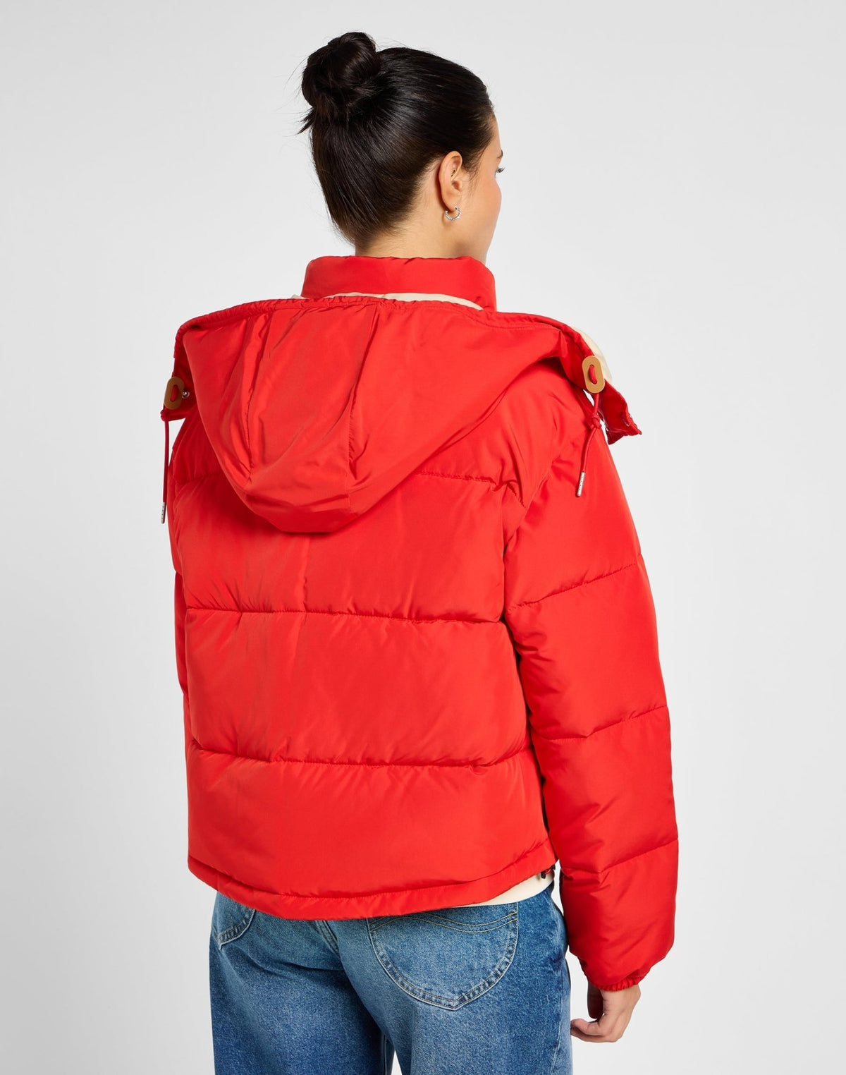 Hooded Short Puffer in True Red - LEE Schweiz
