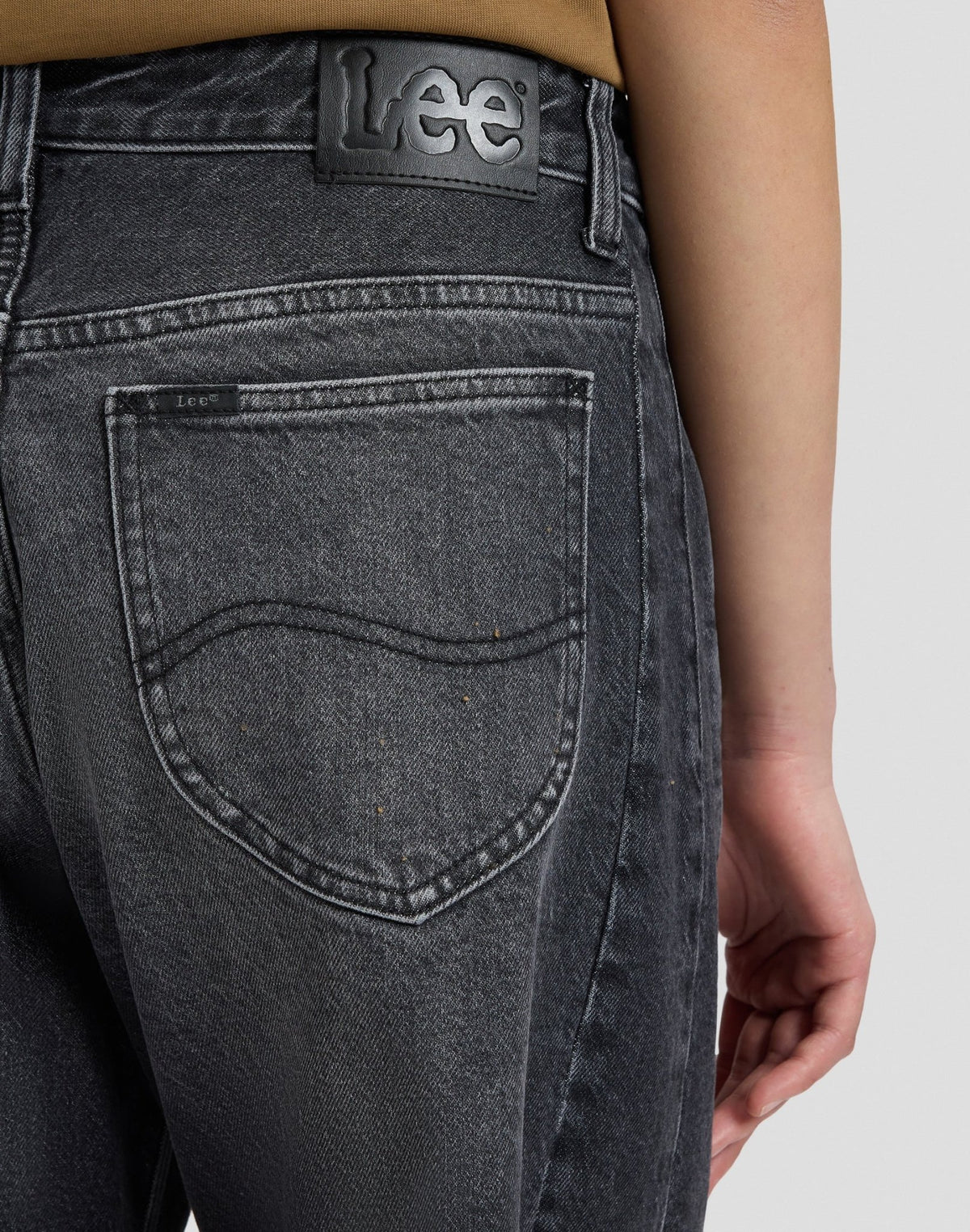 Jeans Rider Barrel in Charred Black - LEE Schweiz