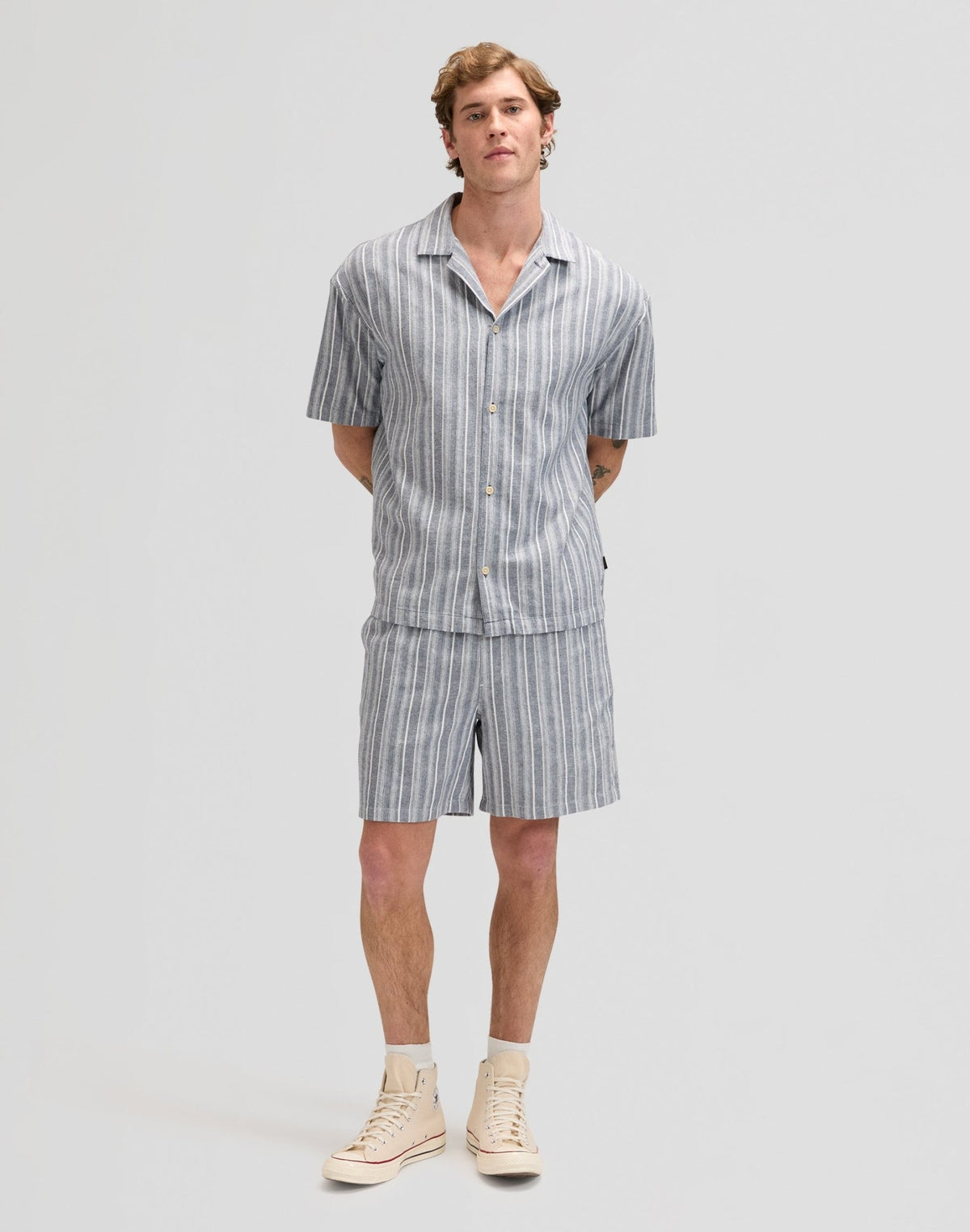 Kurzarmhemd Clean Resort in Mood Indigo Natural Stripes - LEE Schweiz