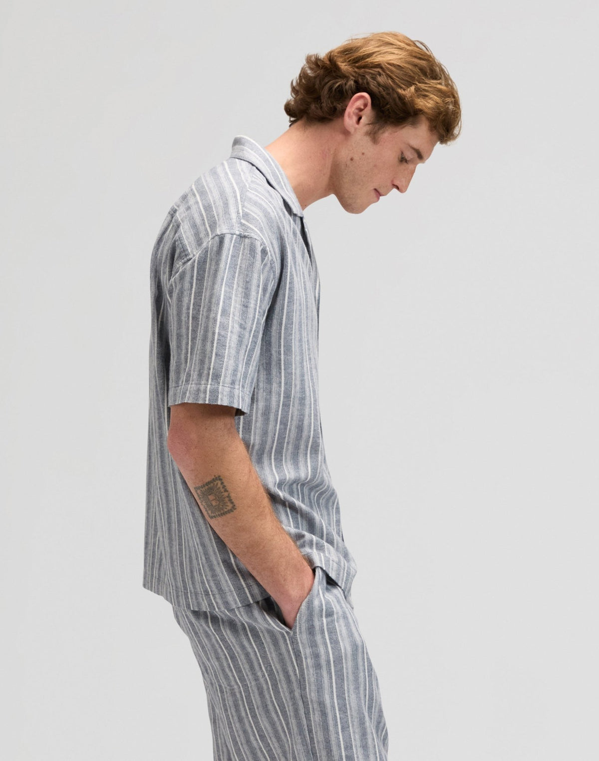 Kurzarmhemd Clean Resort in Mood Indigo Natural Stripes - LEE Schweiz