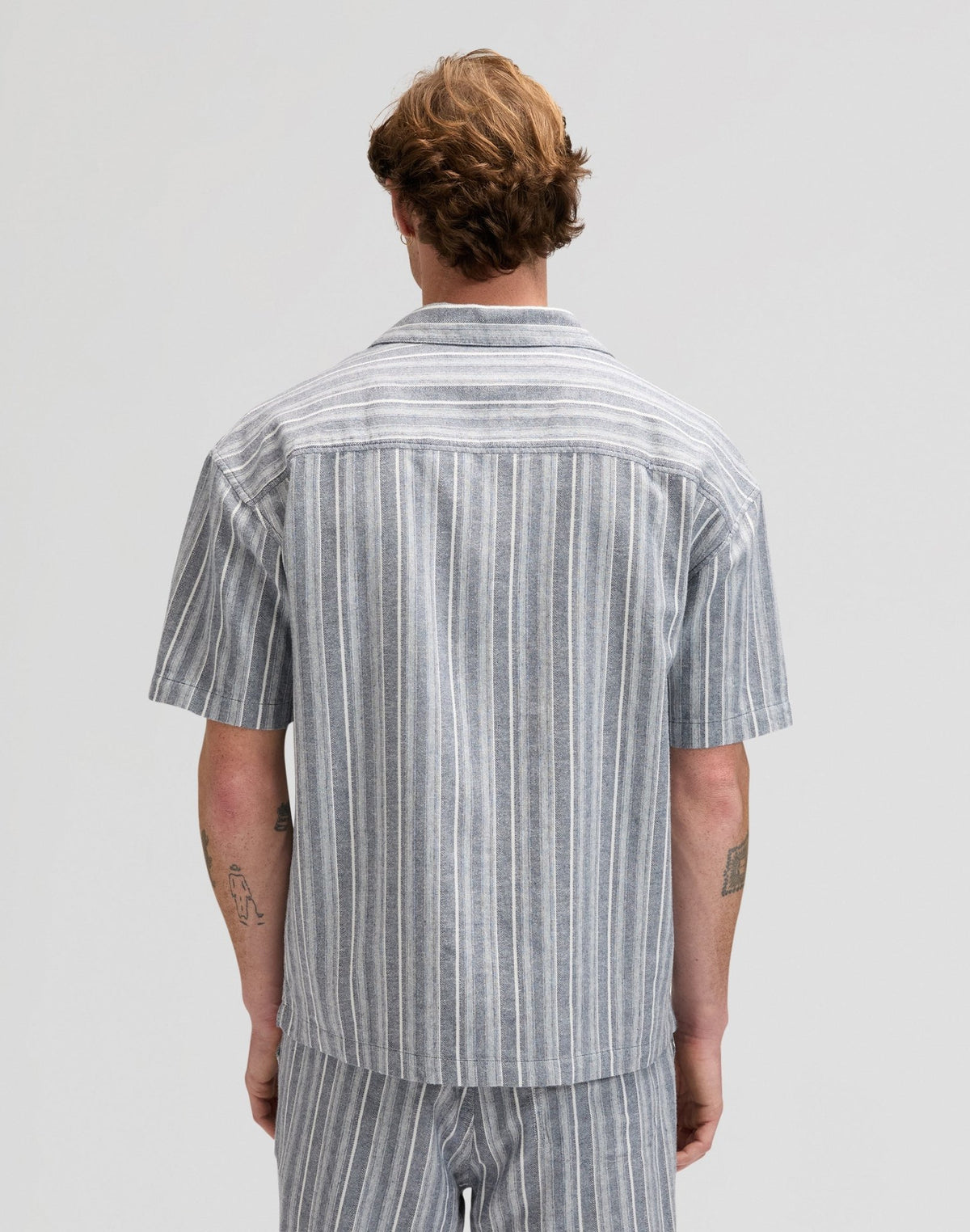 Kurzarmhemd Clean Resort in Mood Indigo Natural Stripes - LEE Schweiz