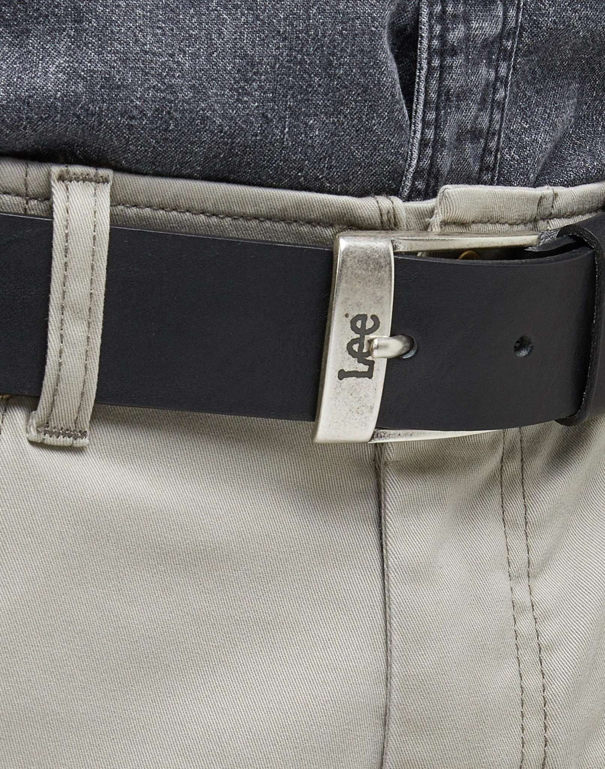 Leather Belt Logo Buckle in Black - LEE Schweiz