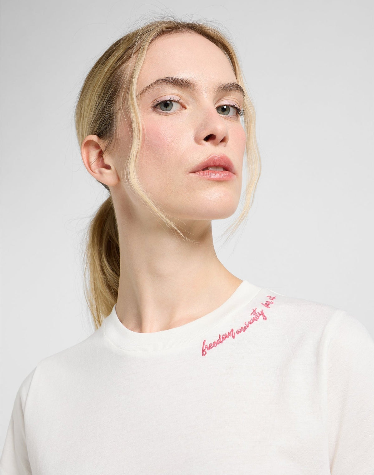 Little Embroidery Tee in Ecru - LEE Schweiz