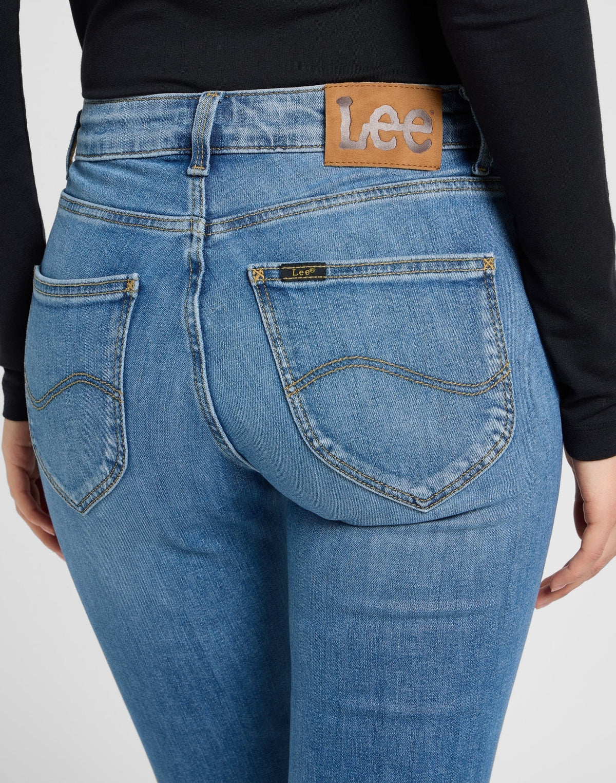 Marion in Cyber Blue - LEE Schweiz