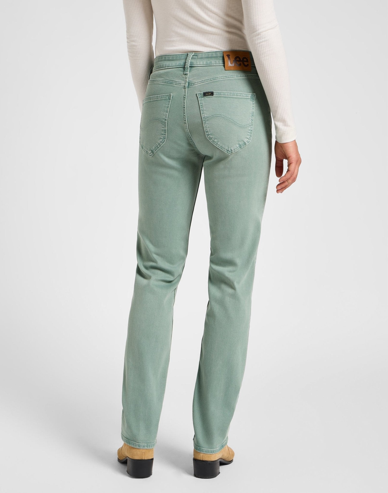 Marion Straight in Muted Sage - LEE Schweiz