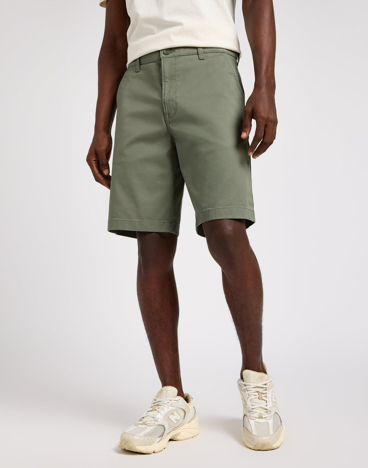 Relaxed Chino Short in Olive Grove - LEE Schweiz