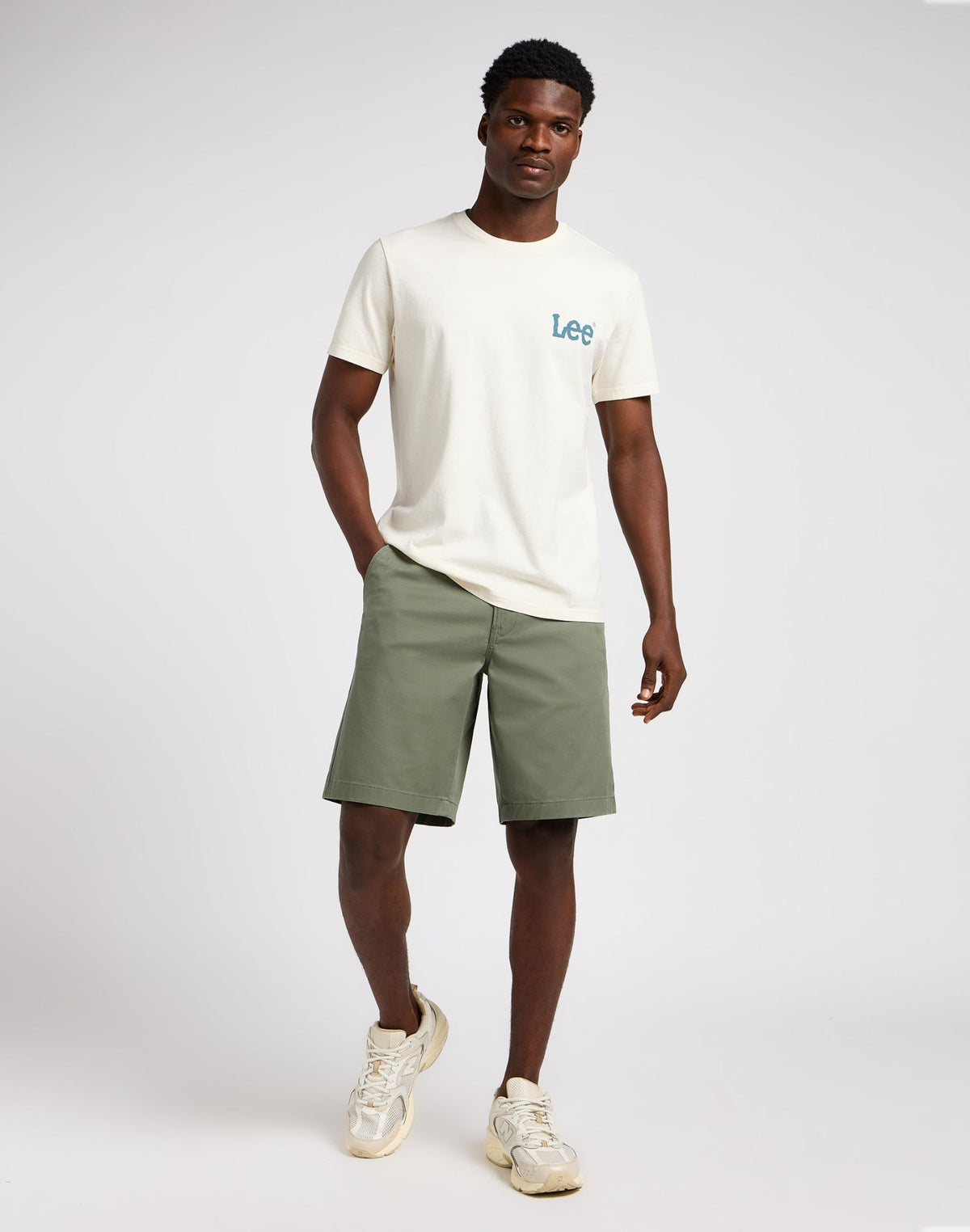 Relaxed Chino Short in Olive Grove - LEE Schweiz