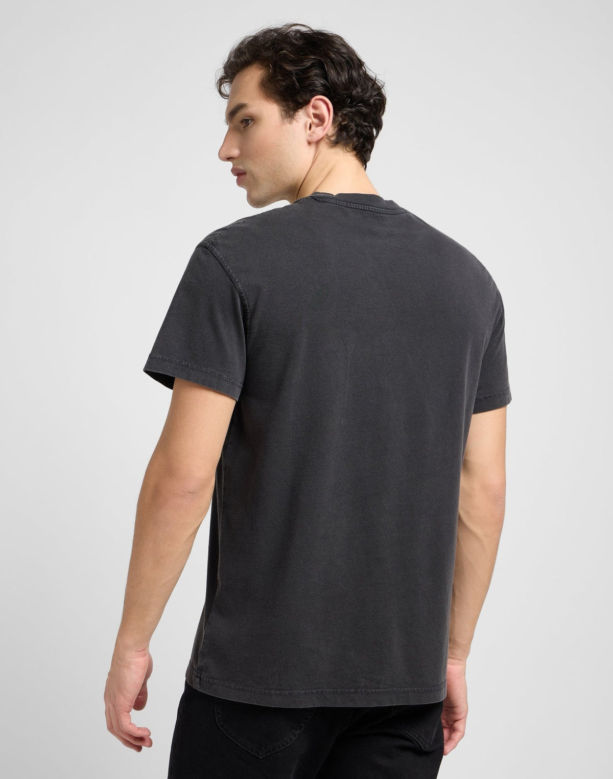 Relaxed Pocket Tee in Washed Black - LEE Schweiz