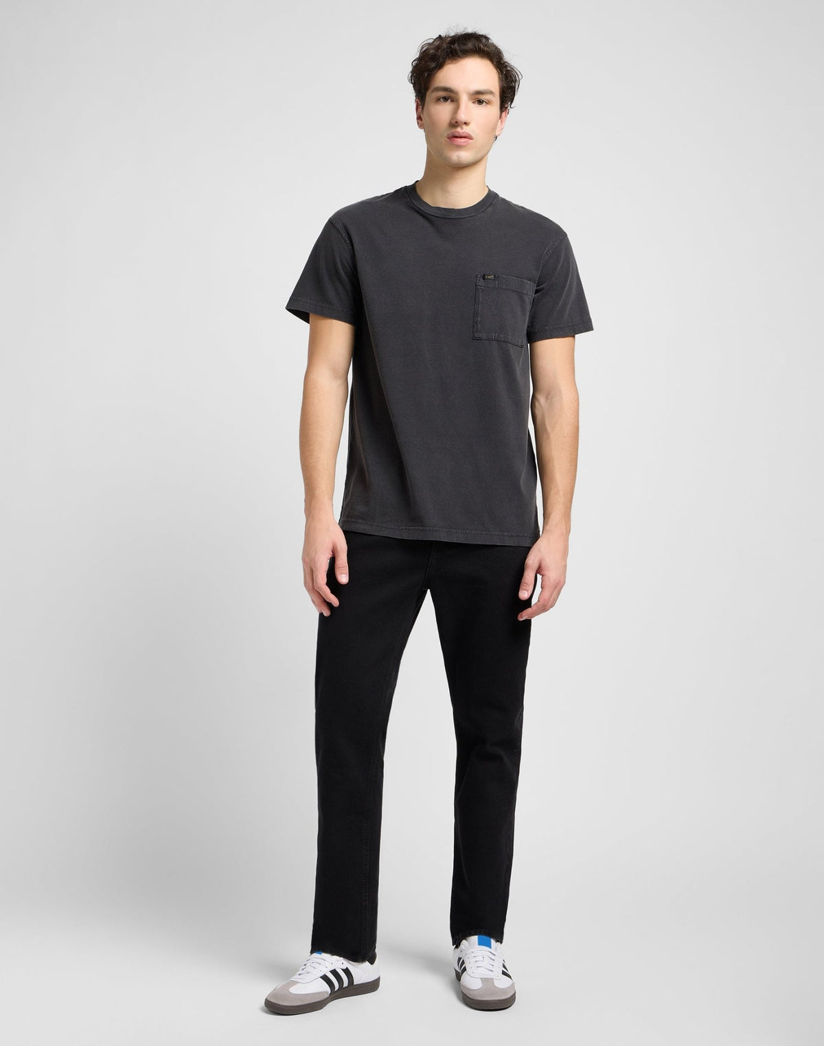 Relaxed Pocket Tee in Washed Black - LEE Schweiz