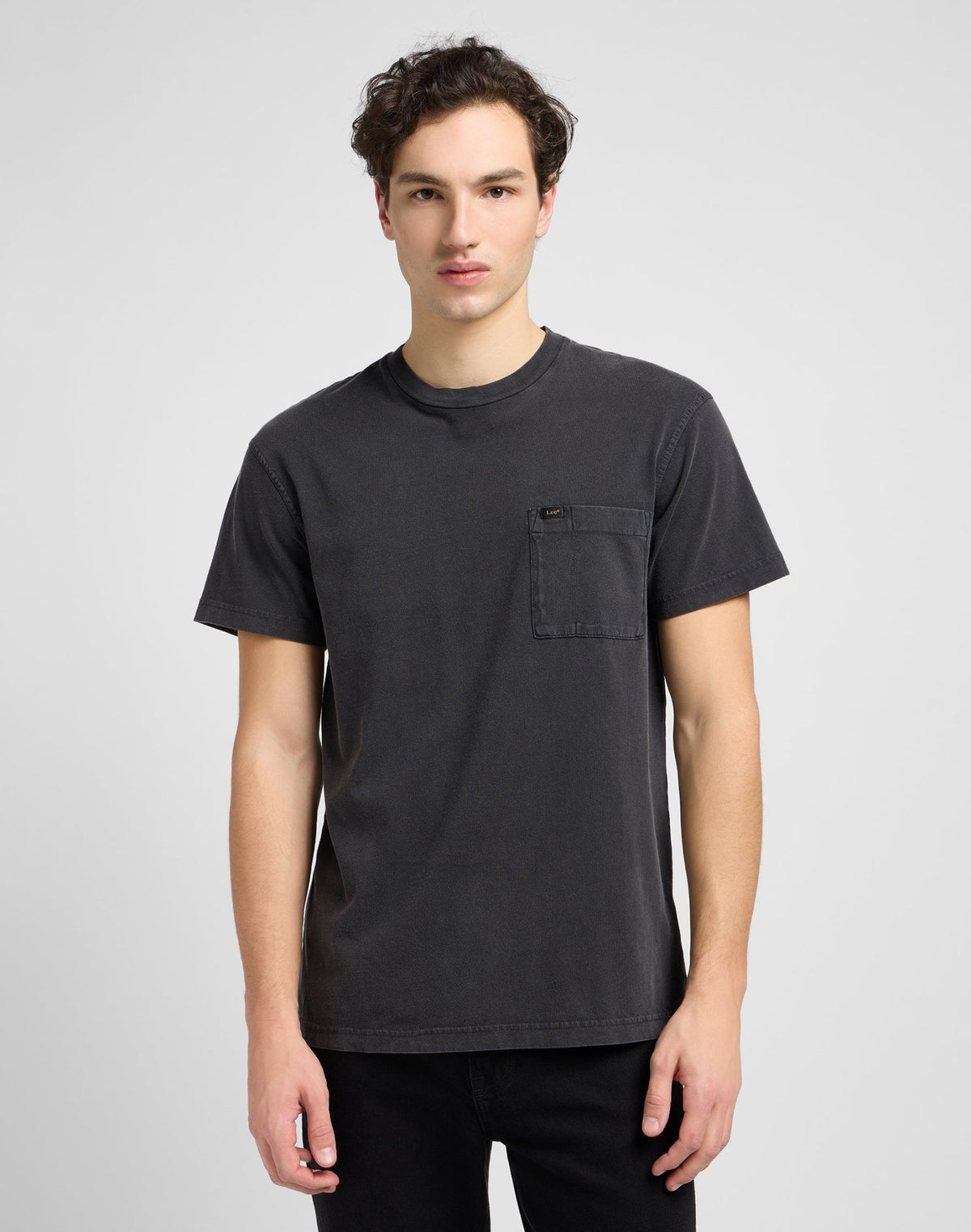 Relaxed Pocket Tee in Washed Black - LEE Schweiz