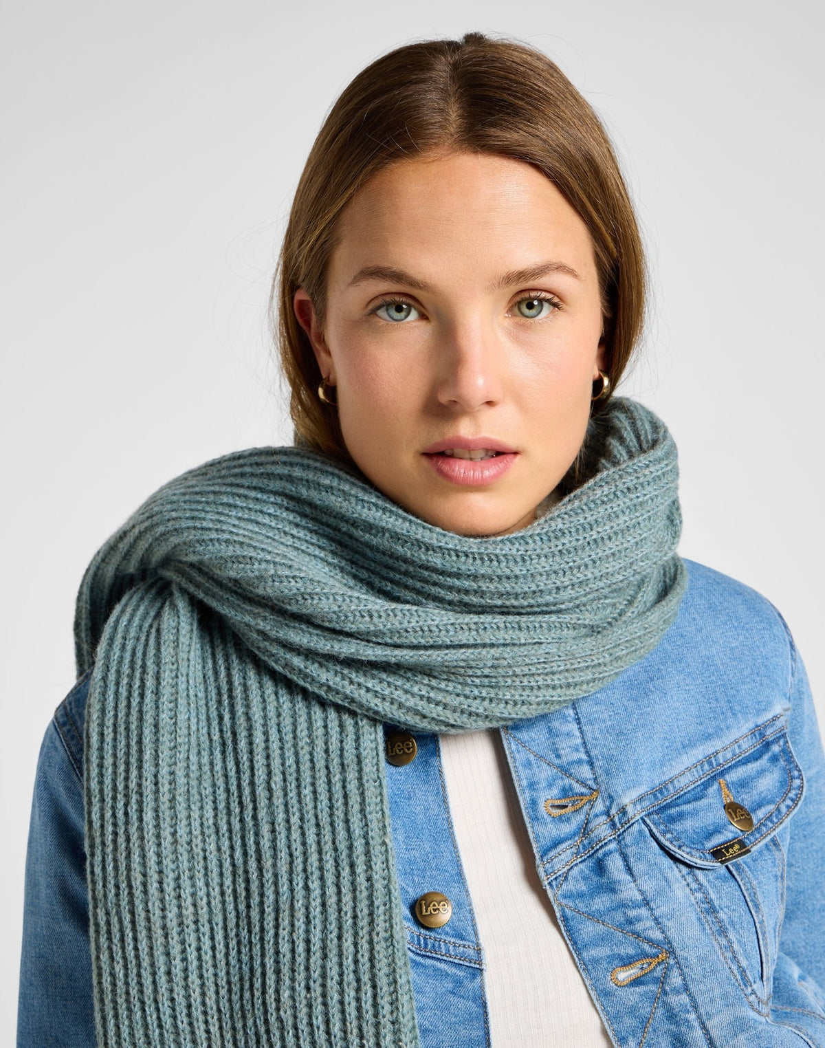 Ribbed Knitted Scarf in Muted Sage - LEE Schweiz