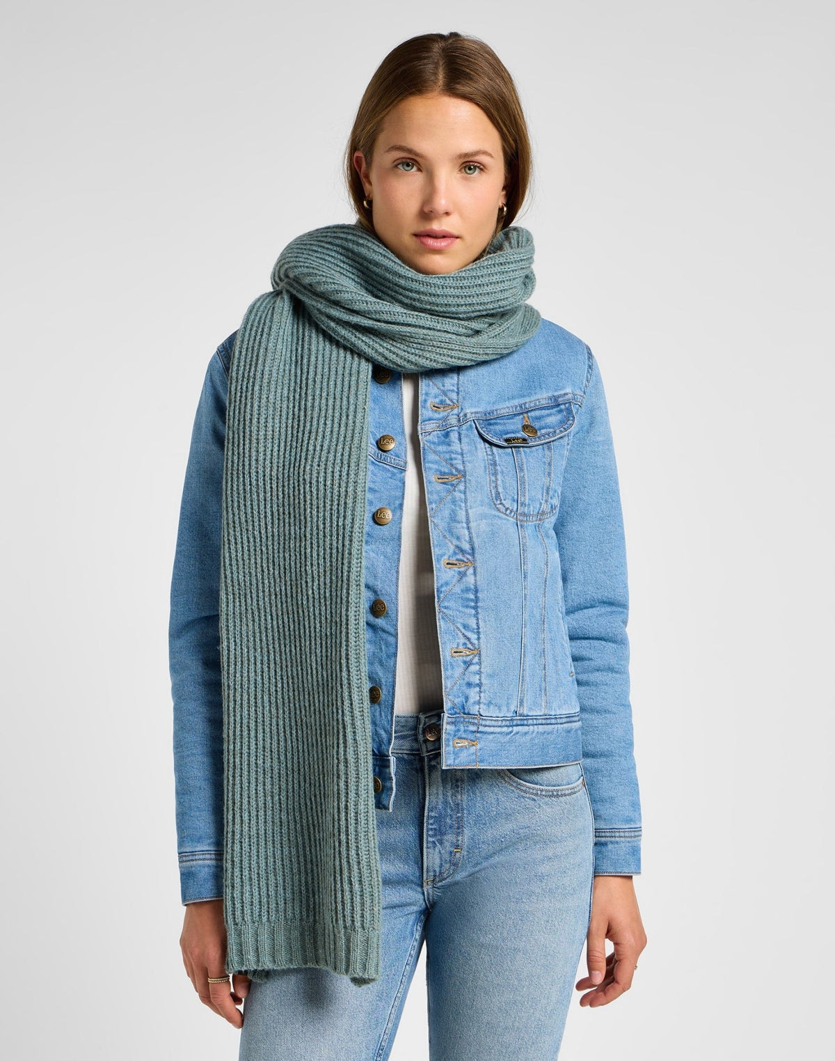 Ribbed Knitted Scarf in Muted Sage - LEE Schweiz