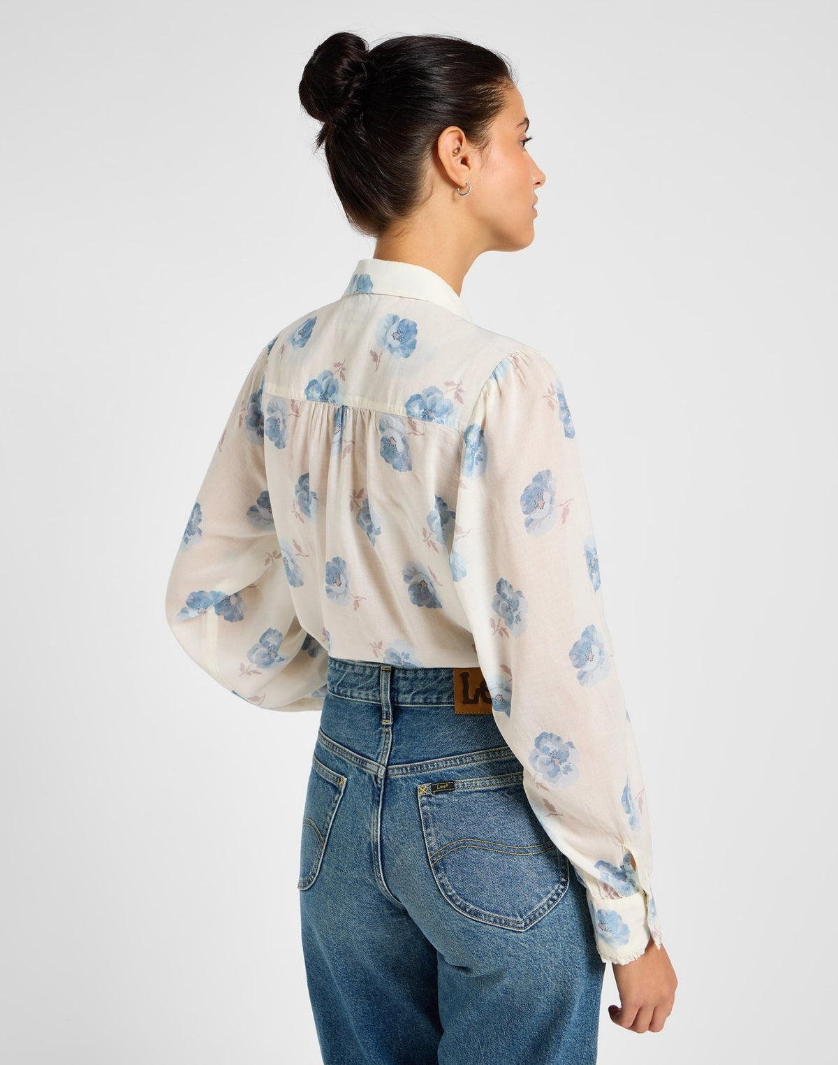 Shirred Blouse in Shy Blue Floral - LEE Schweiz