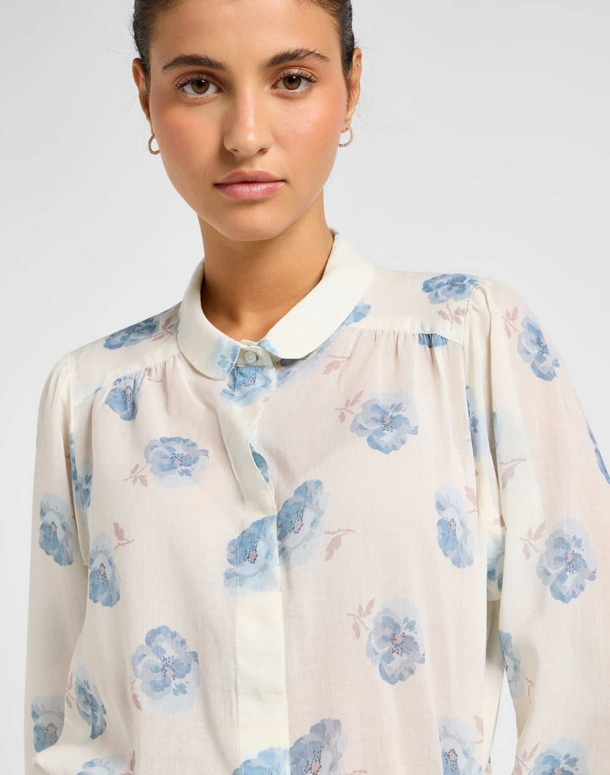 Shirred Blouse in Shy Blue Floral - LEE Schweiz