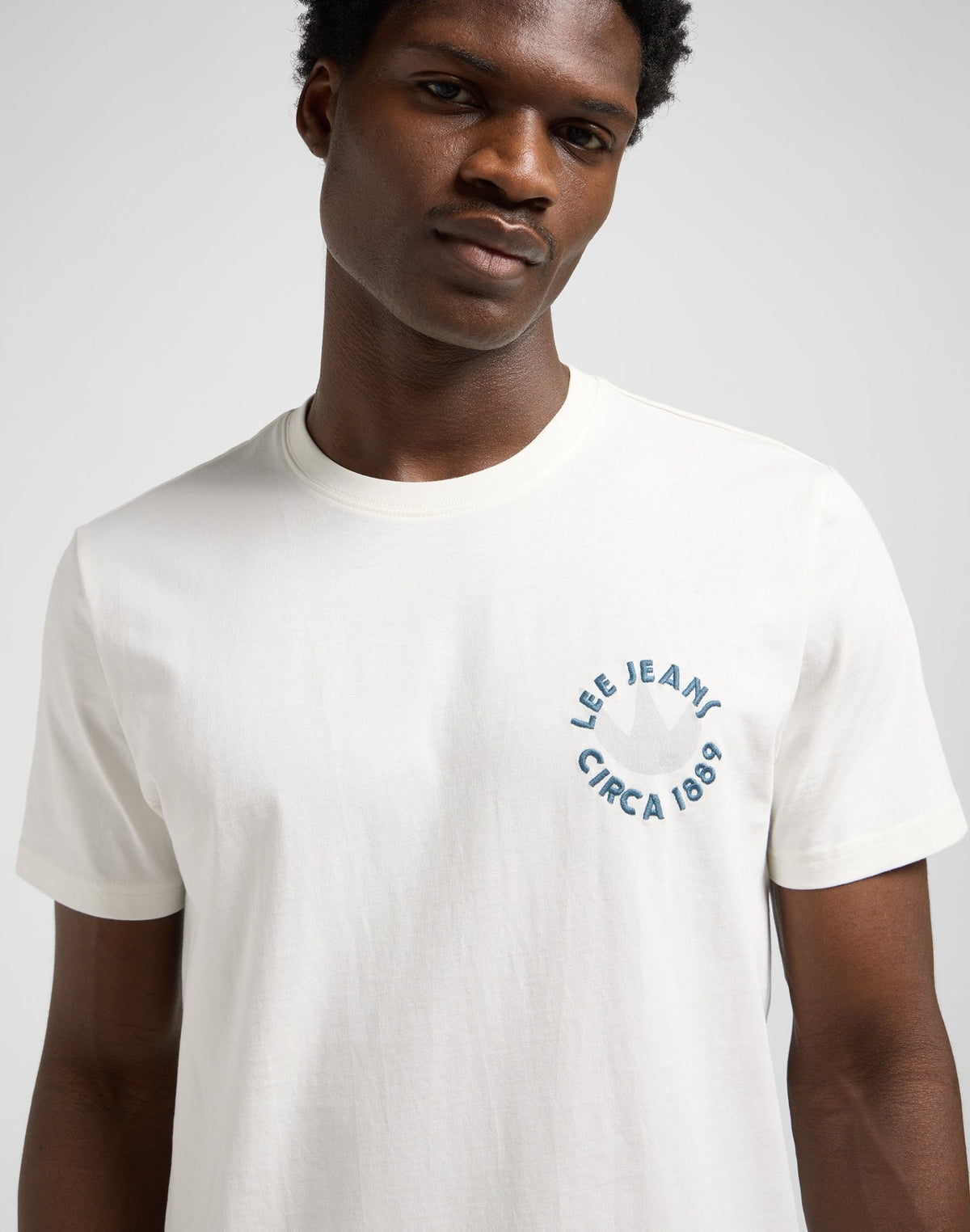 Ss Elevated Ess Logo Tee in Ecru - LEE Schweiz