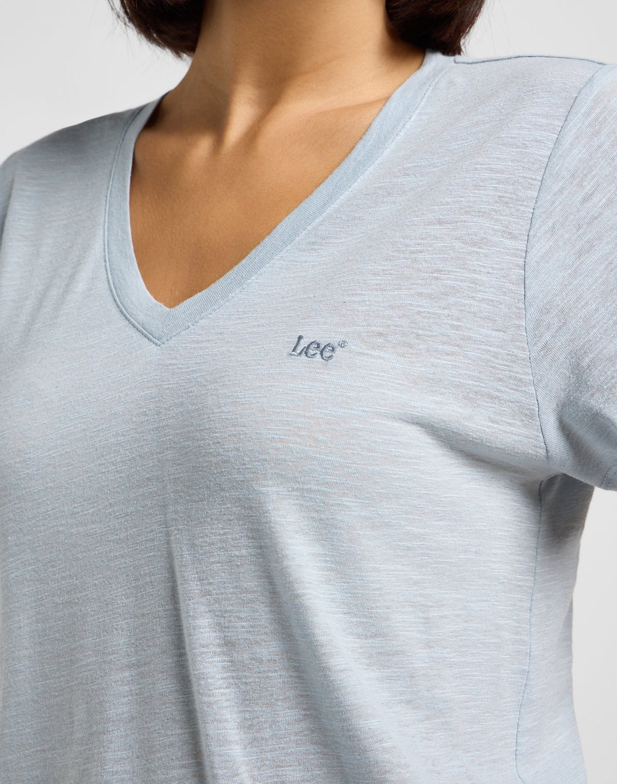 V Neck Tee in Concrete Gray - LEE Schweiz