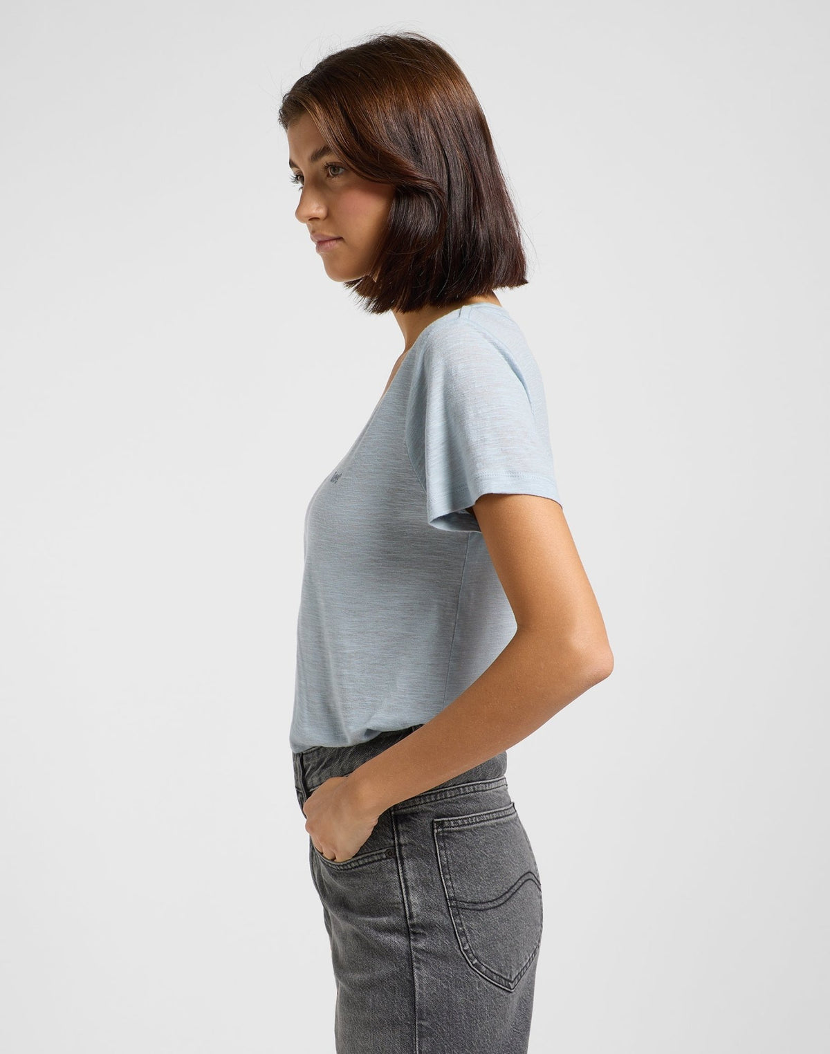 V Neck Tee in Concrete Gray - LEE Schweiz