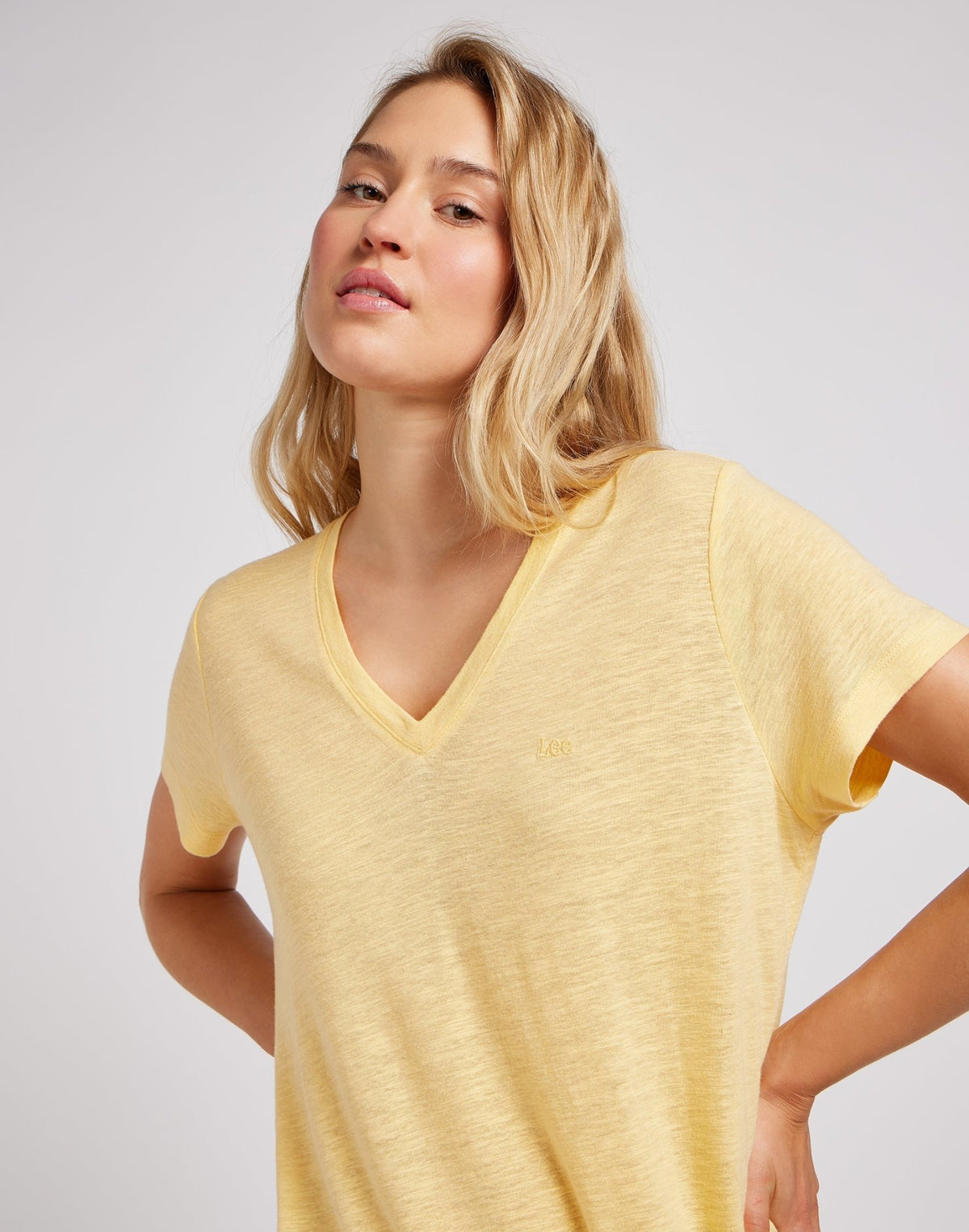 V-Neck Tee in Vermeil - LEE Schweiz