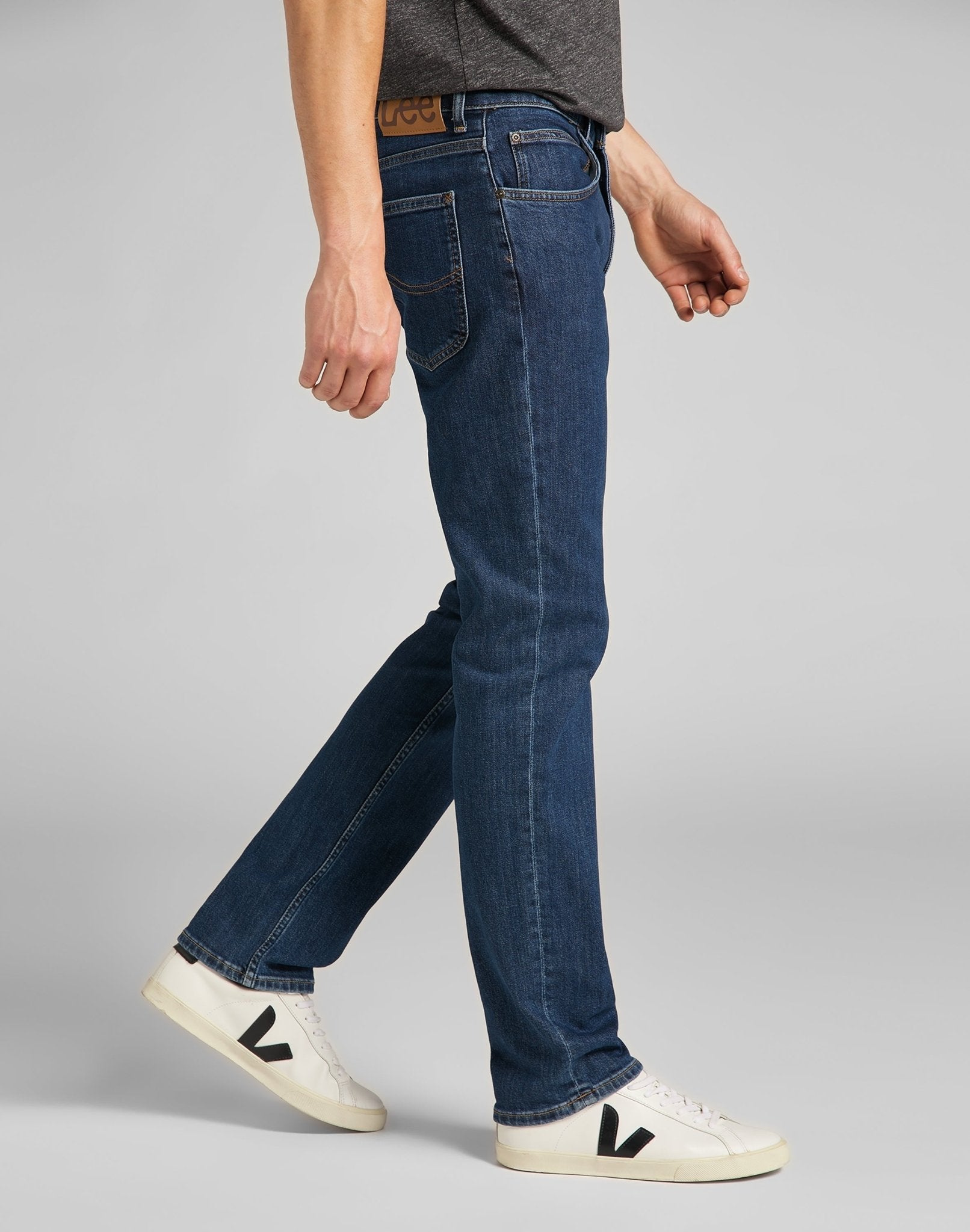 Brooklyn Straight in Dark Stonewash - LEE Schweiz