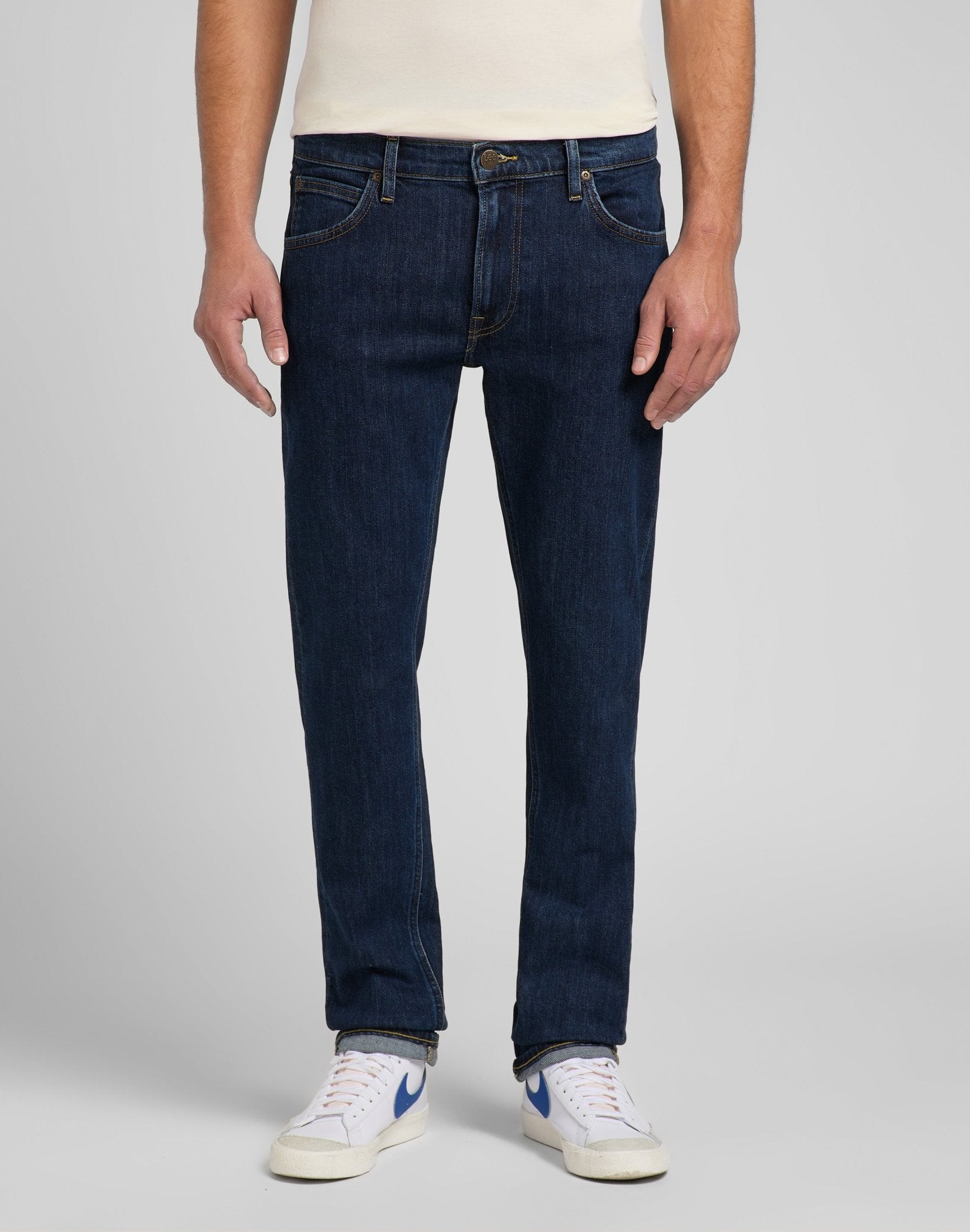 Daren Zip Fly Low Stretch in Deep Dark Stone - LEE Schweiz
